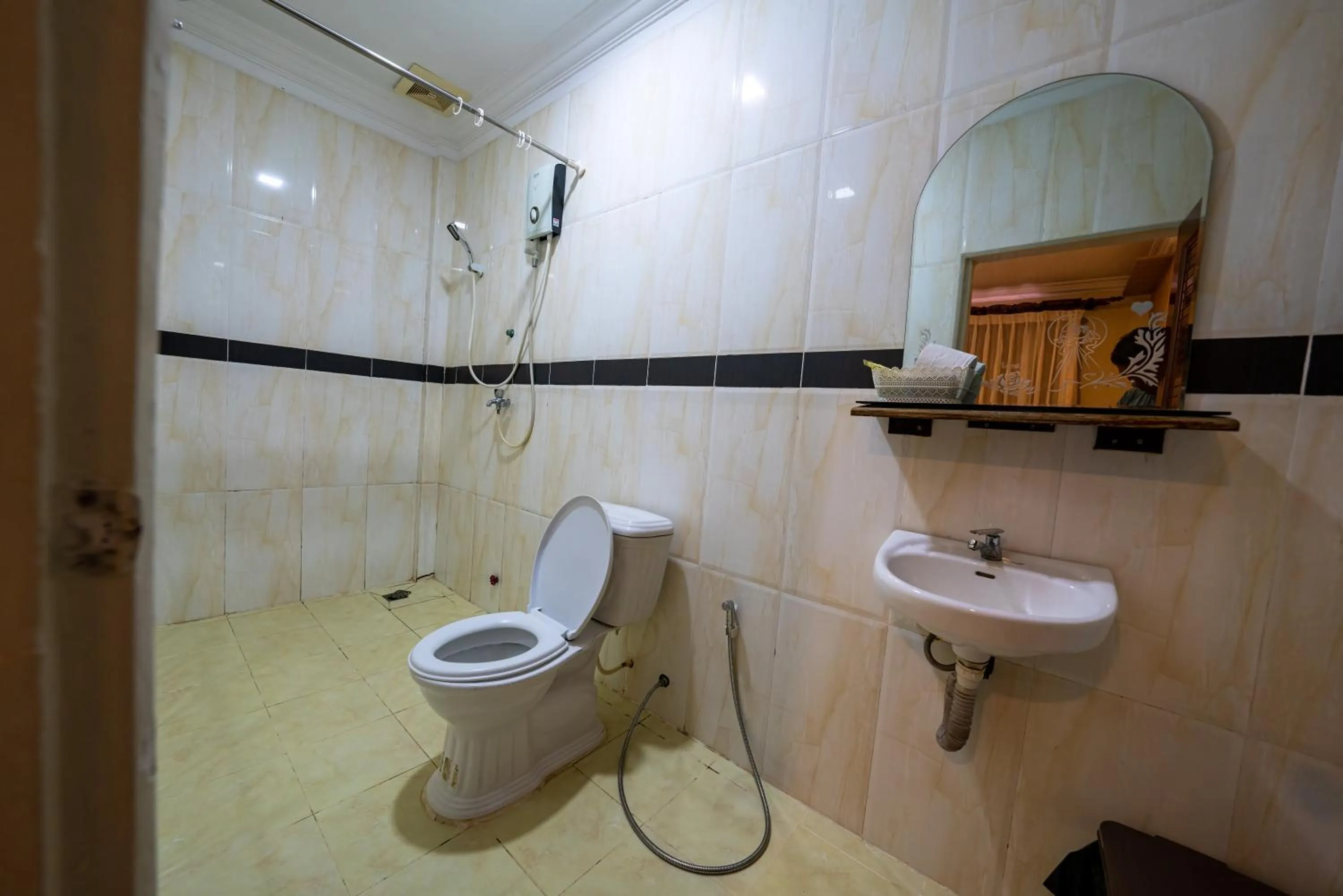 Shower in Hello Kampot Resort