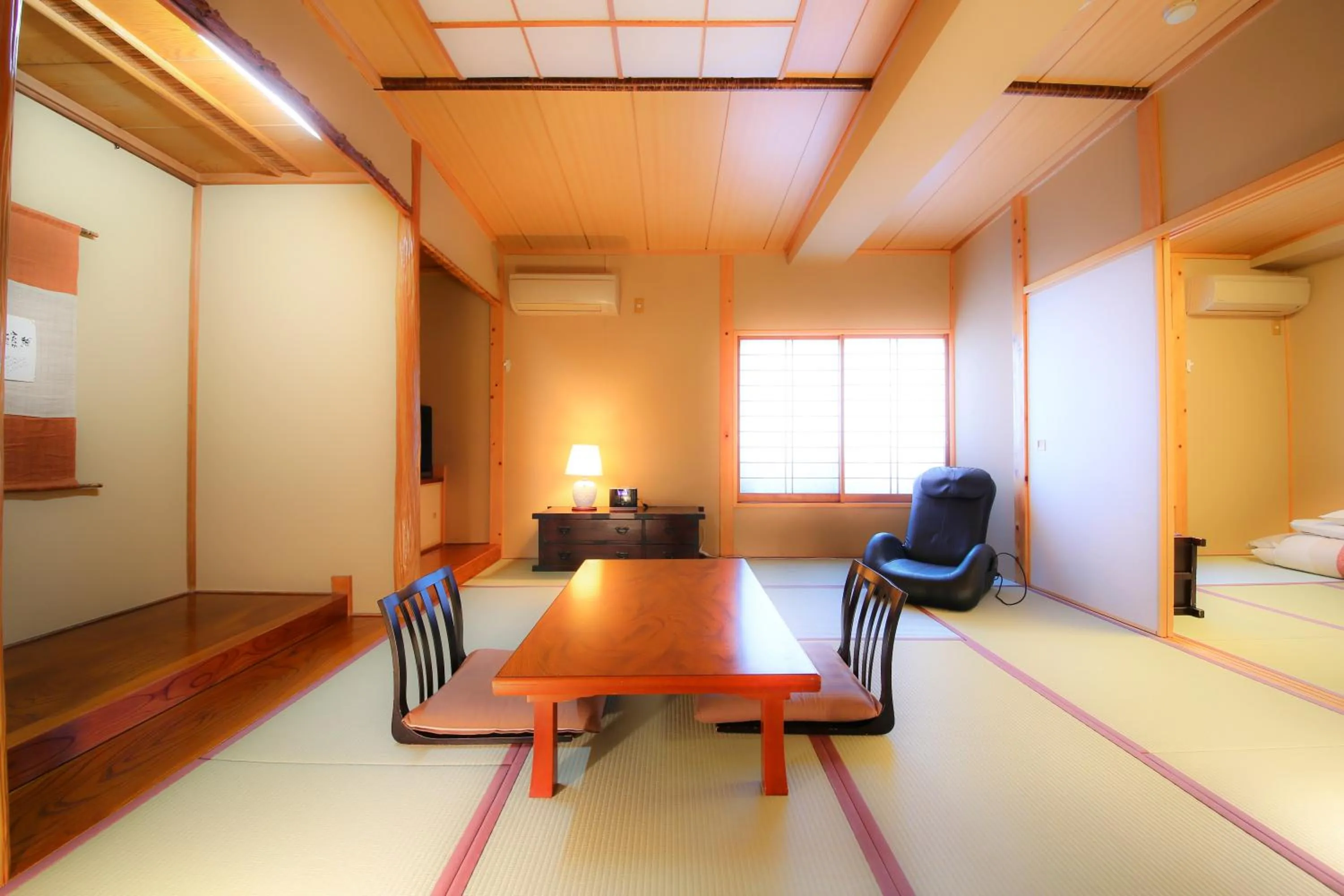 Photo of the whole room in 旅館かわな -Ryokan Kawana-