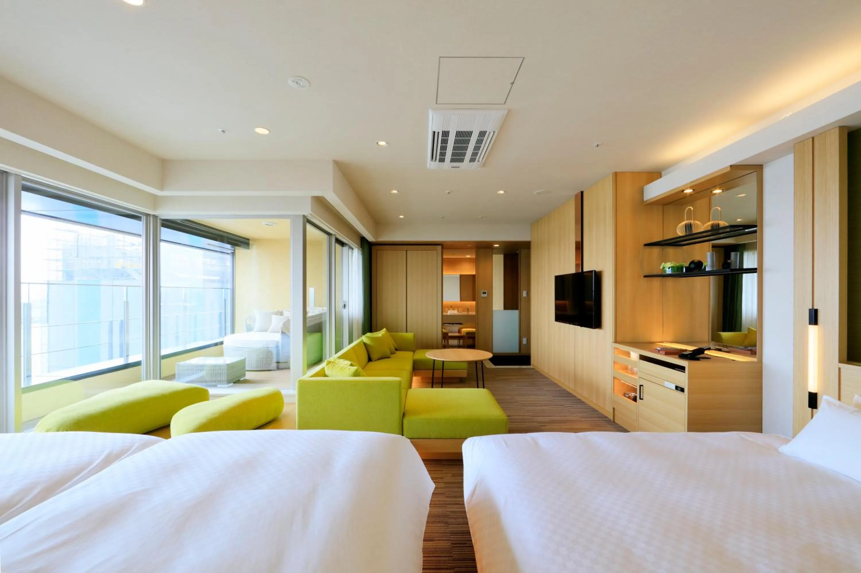 Bed in THE SINGULARI HOTEL & SKYSPA at UNIVERSAL STUDIOS JAPAN
