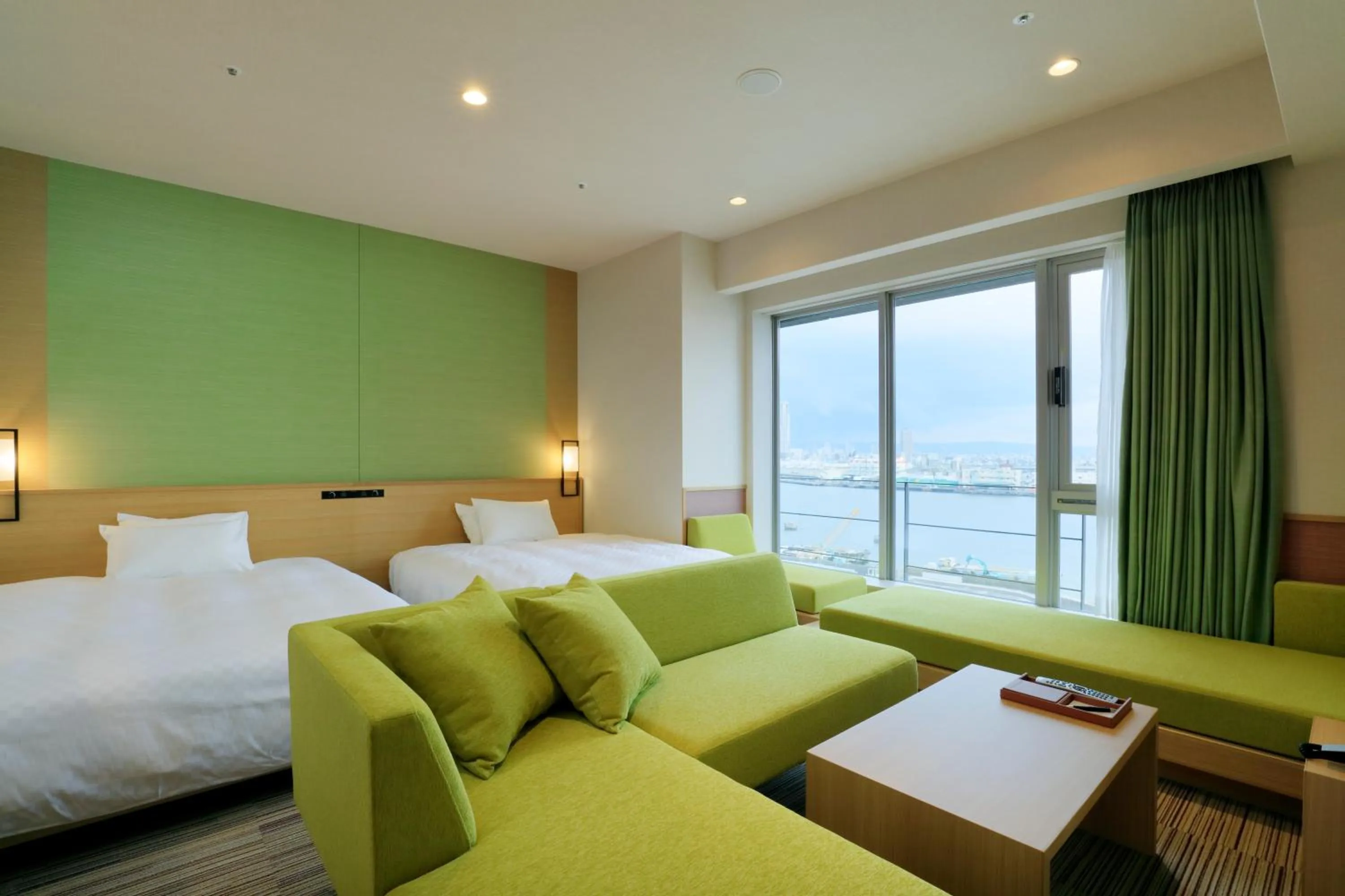 Bed in THE SINGULARI HOTEL & SKYSPA at UNIVERSAL STUDIOS JAPAN