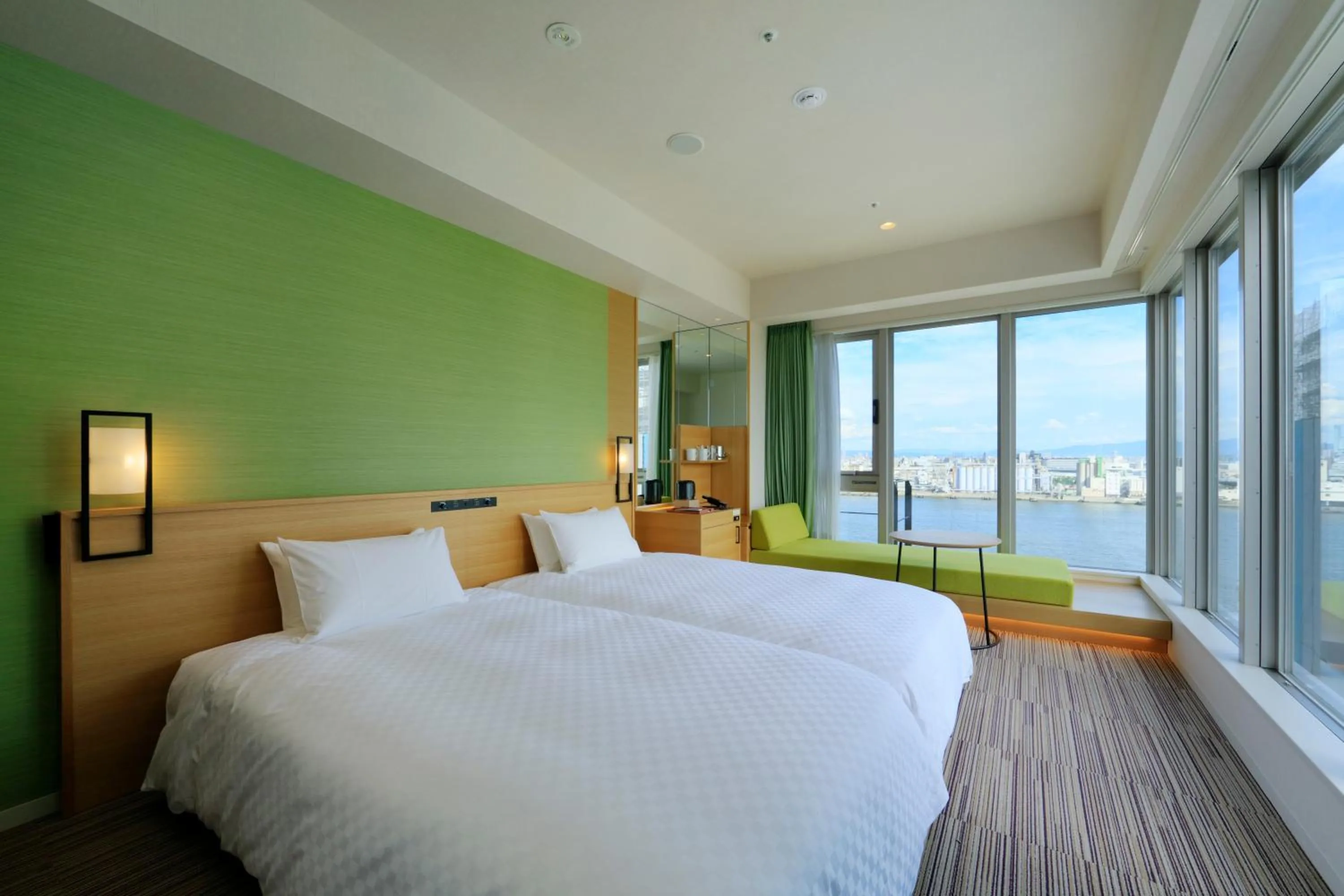 Bed in THE SINGULARI HOTEL & SKYSPA at UNIVERSAL STUDIOS JAPAN