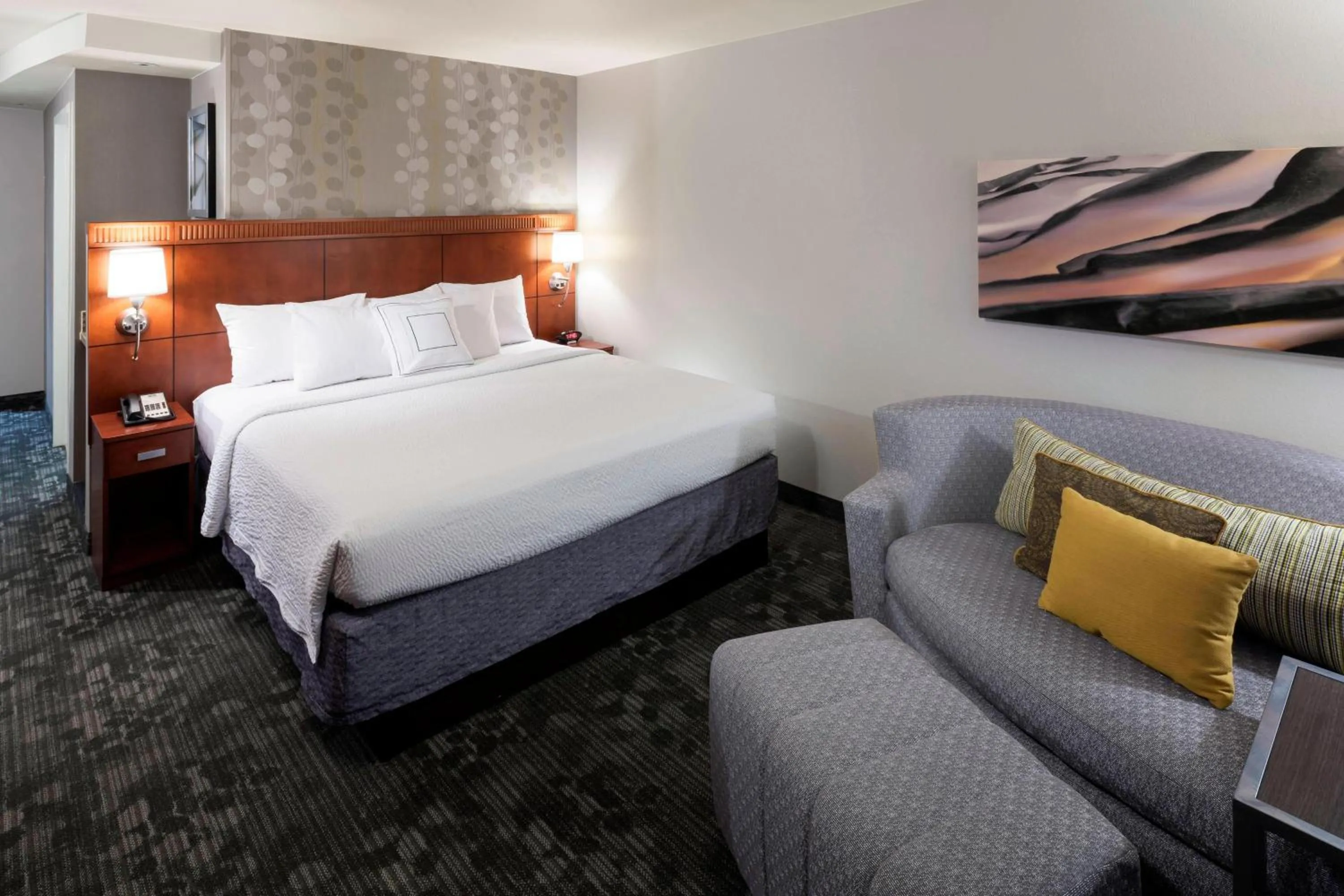 Photo of the whole room, Bed in Courtyard by Marriott Phoenix West/Avondale