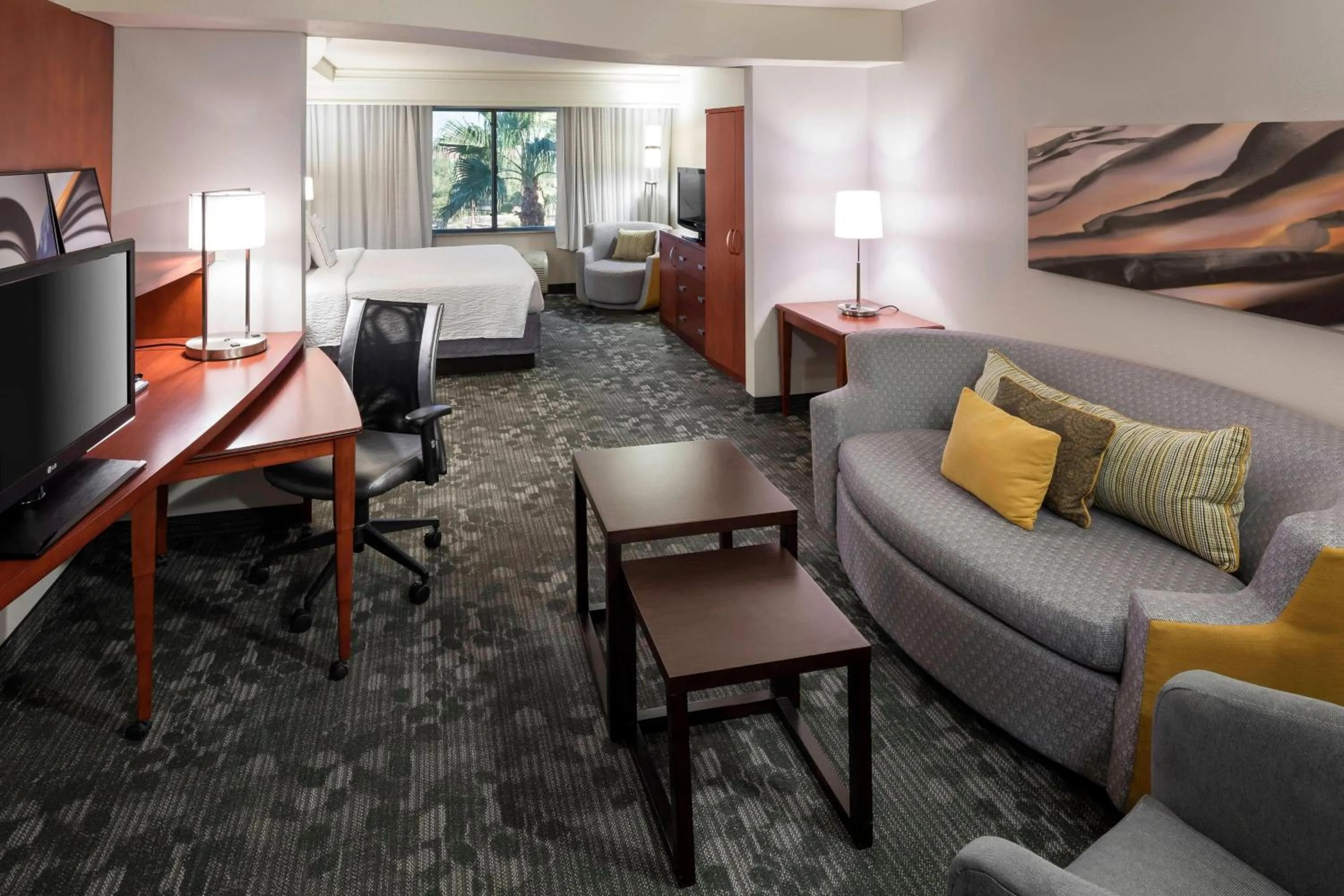 Photo of the whole room in Courtyard by Marriott Phoenix West/Avondale