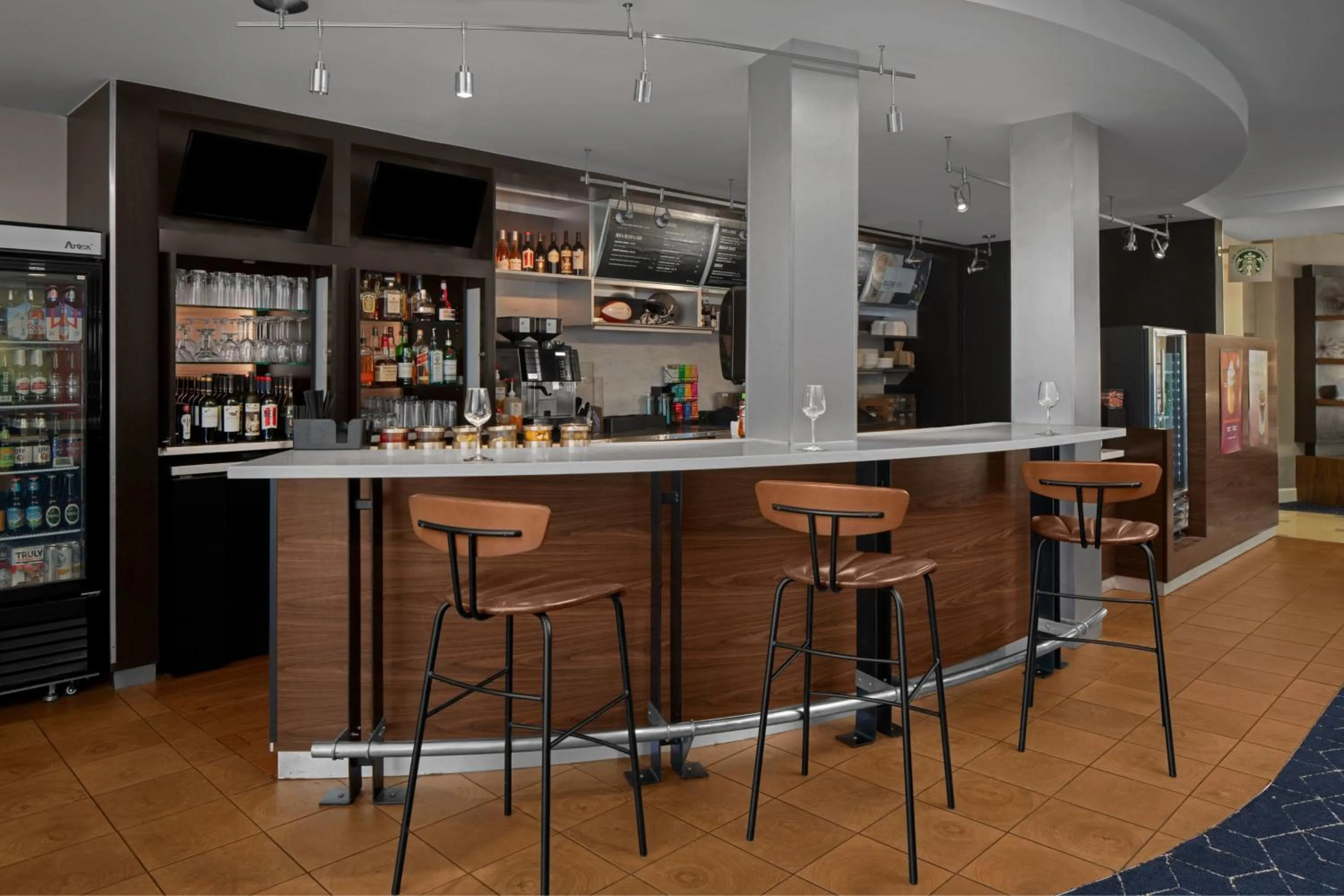 Restaurant/places to eat in Courtyard by Marriott Phoenix West/Avondale