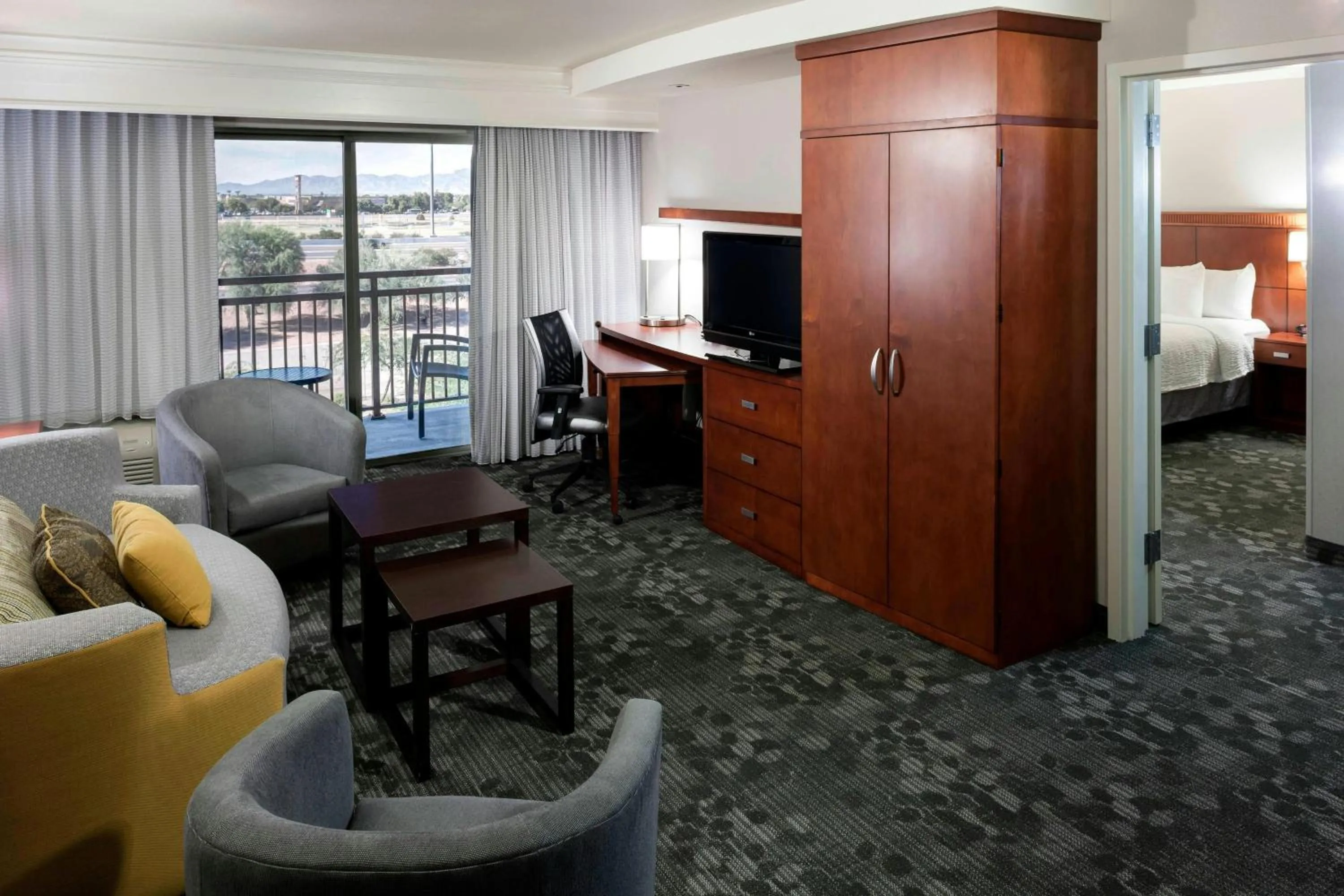 Photo of the whole room, Bed in Courtyard by Marriott Phoenix West/Avondale