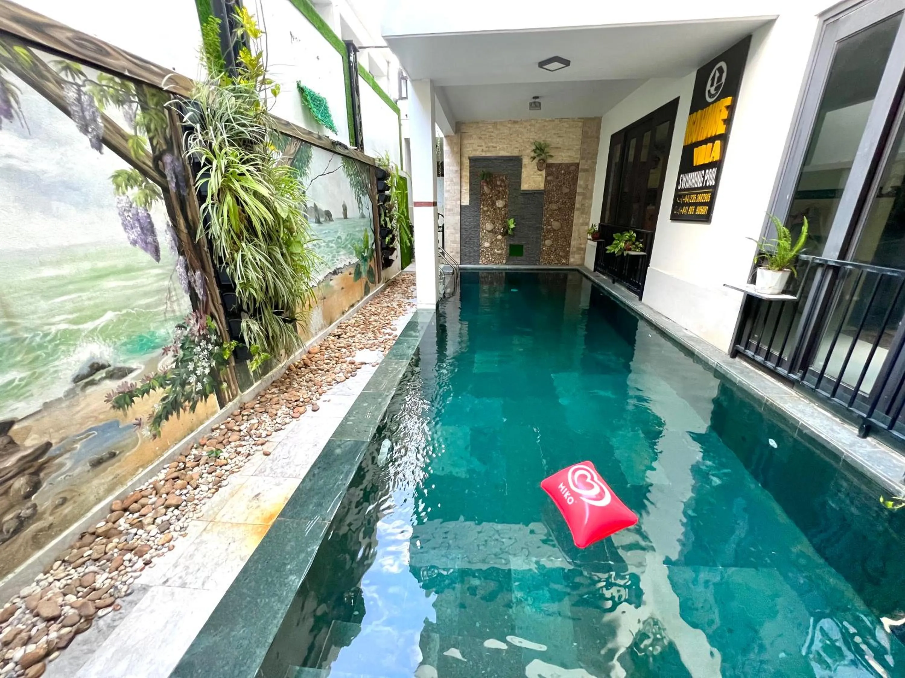 Swimming pool in Ngo House Villa