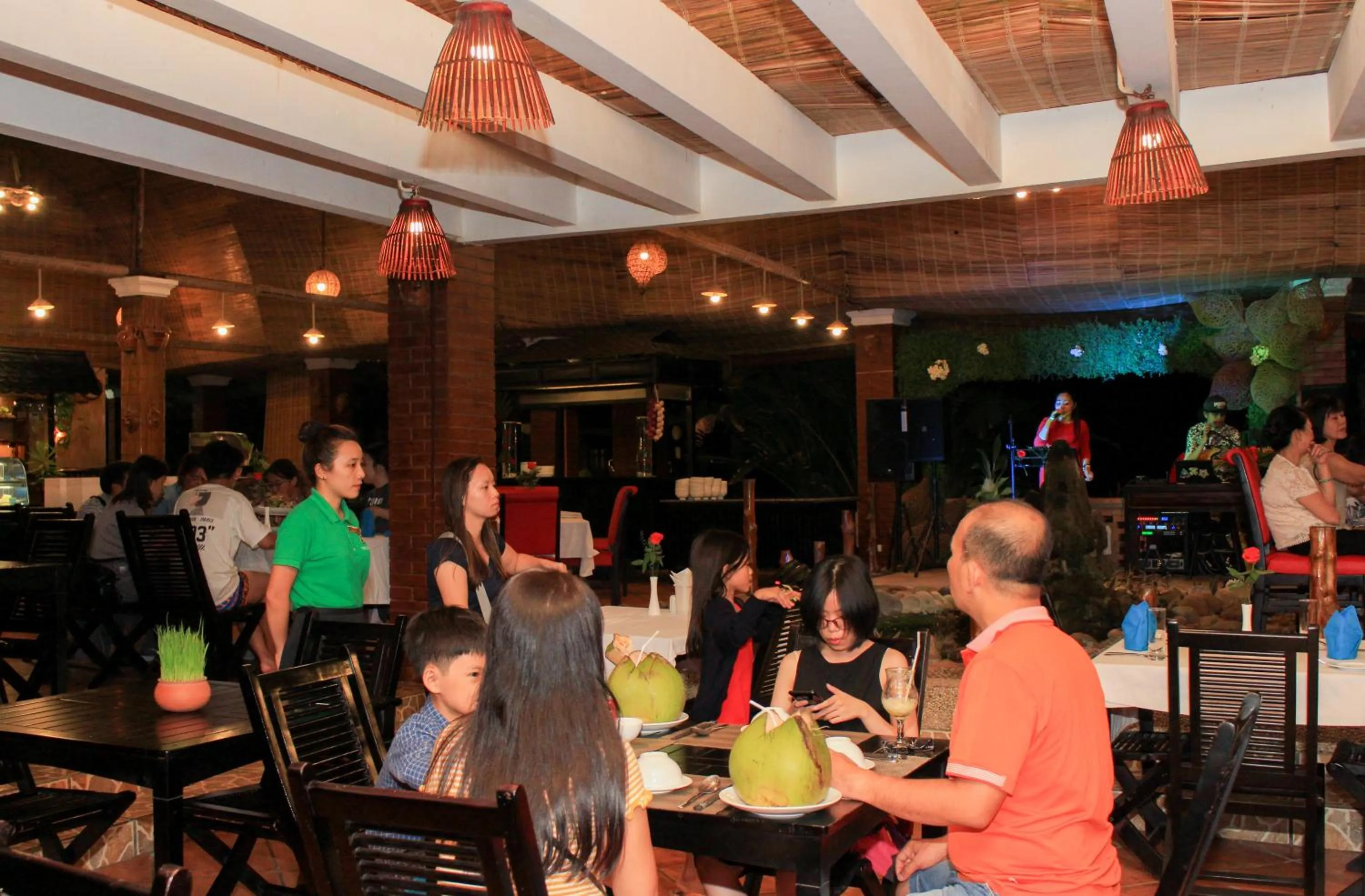 Restaurant/places to eat in Four Oceans Beach Resort - Bon Bien Mui Ne