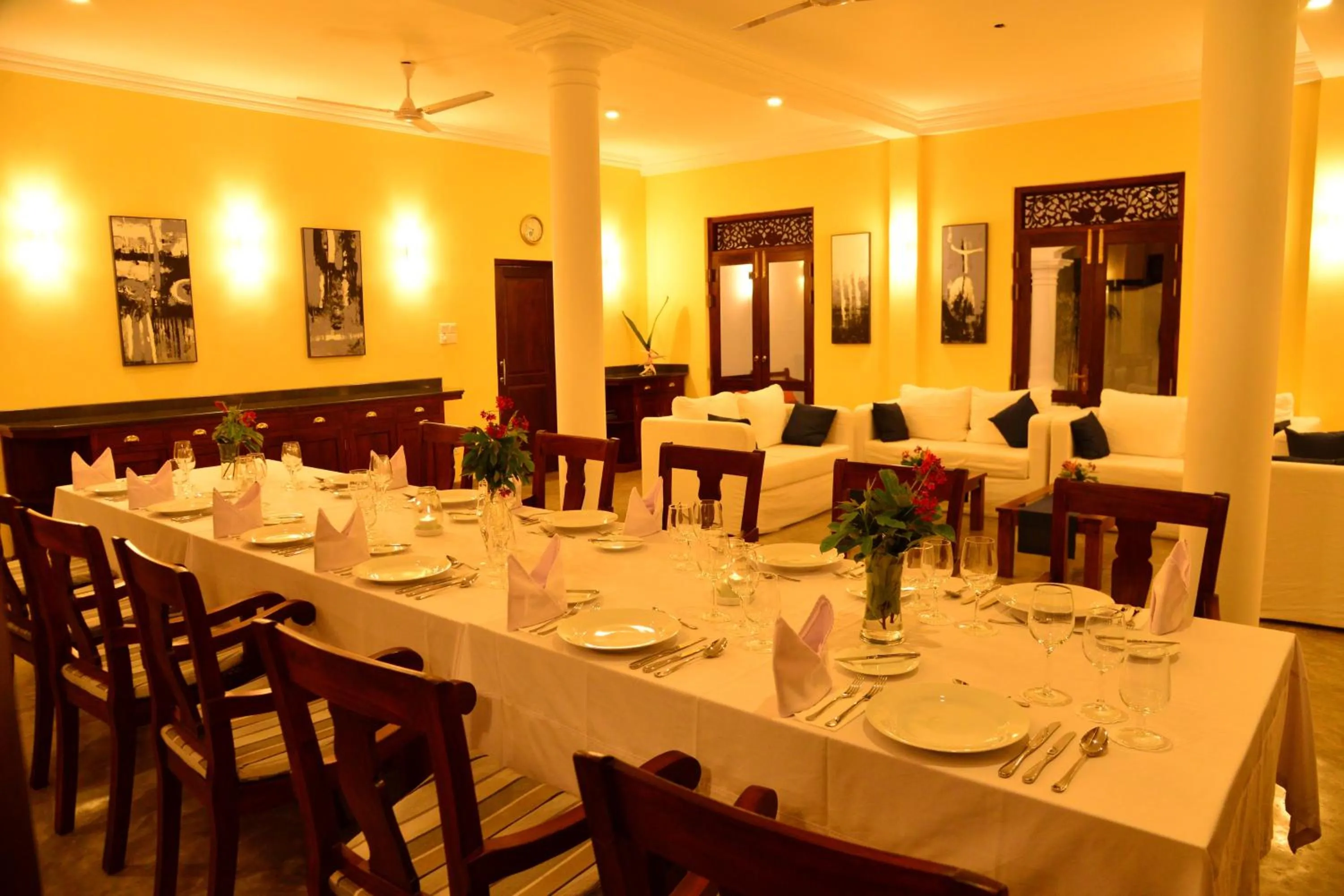 Restaurant/places to eat in Boutique Villa Shanthi