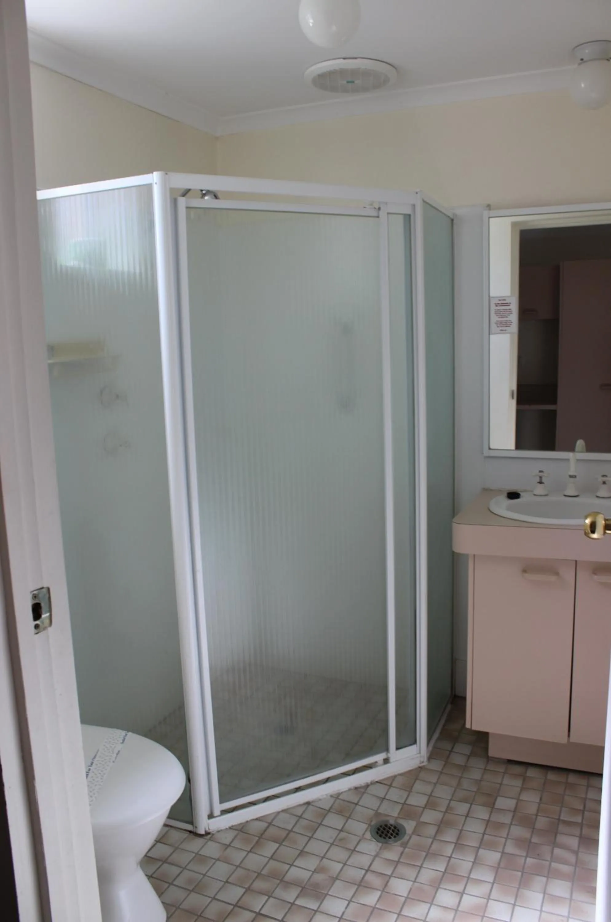 Shower in Mid Coast Motor Inn