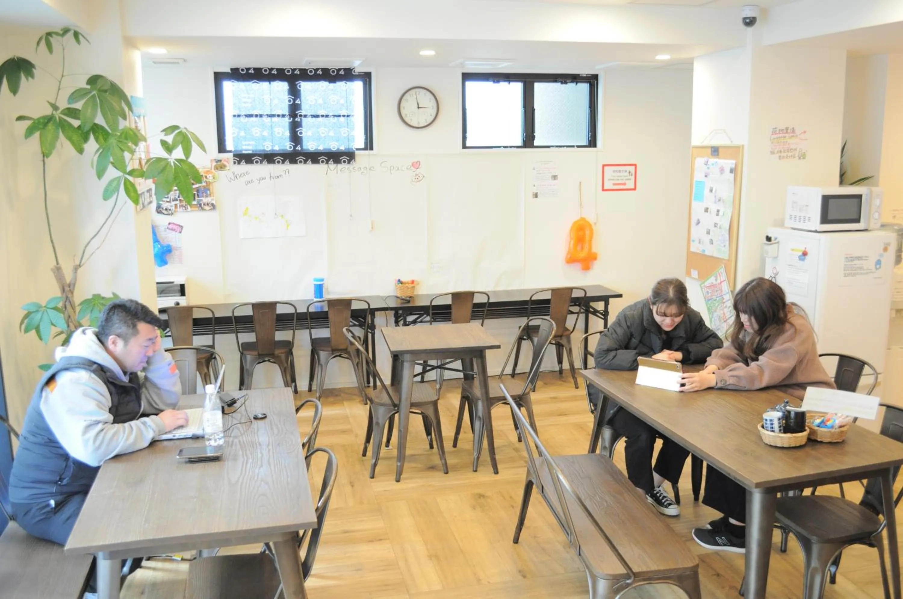 Communal lounge/ TV room, Restaurant/Places to Eat in 04village Namba