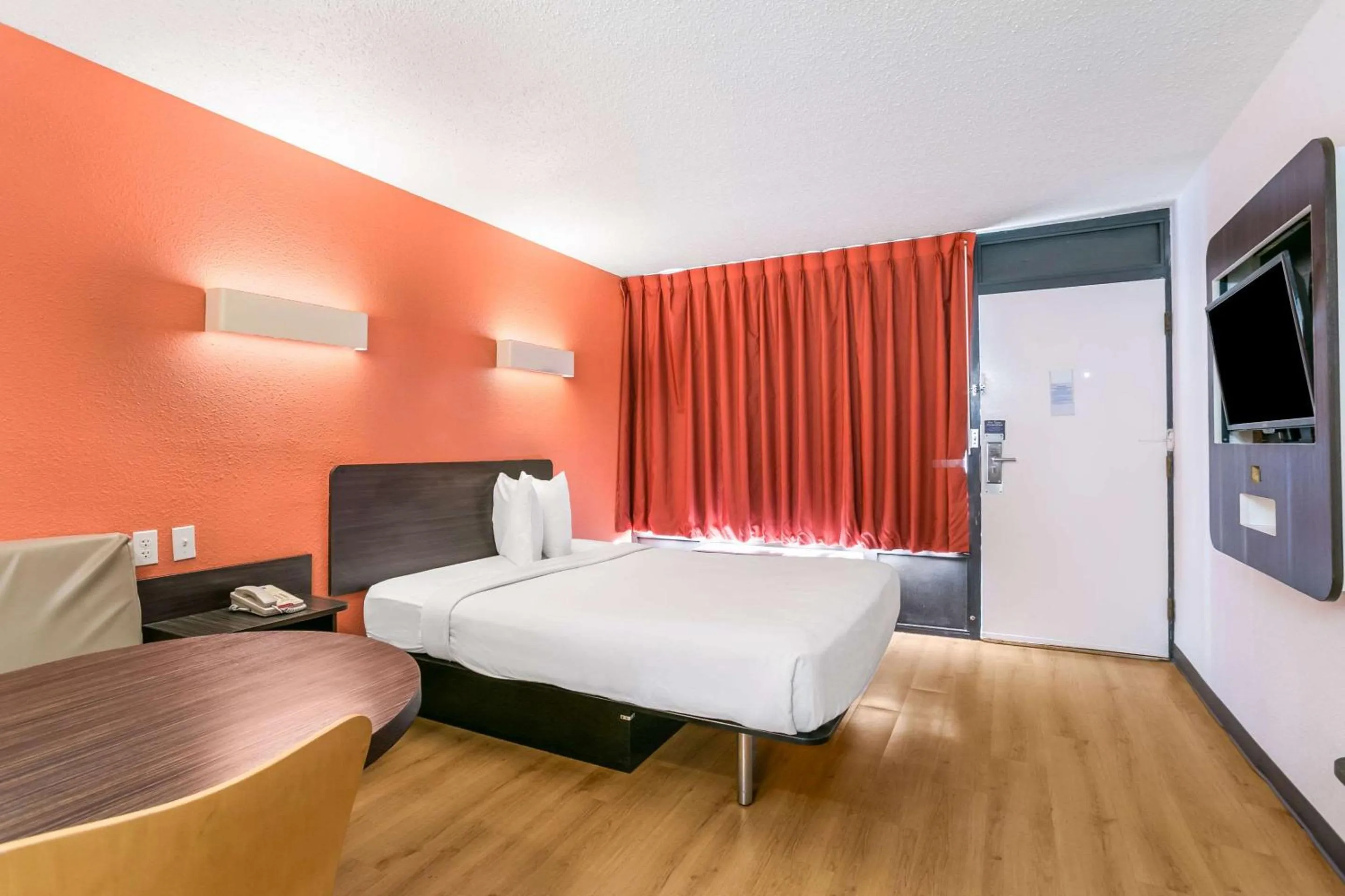 Photo of the whole room in Rodeway Inn Baltimore - Inner Harbor South