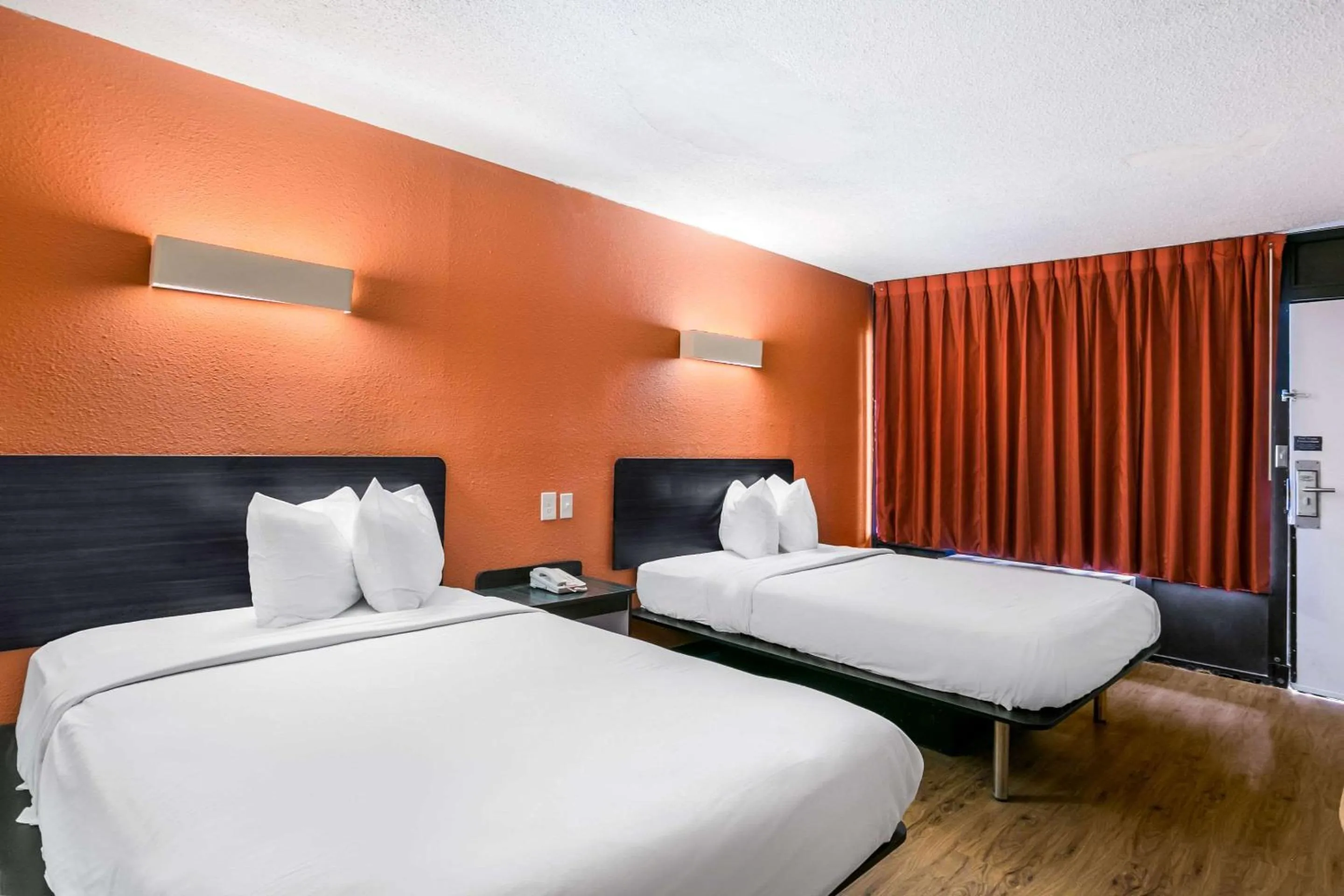 Photo of the whole room in Rodeway Inn Baltimore - Inner Harbor South