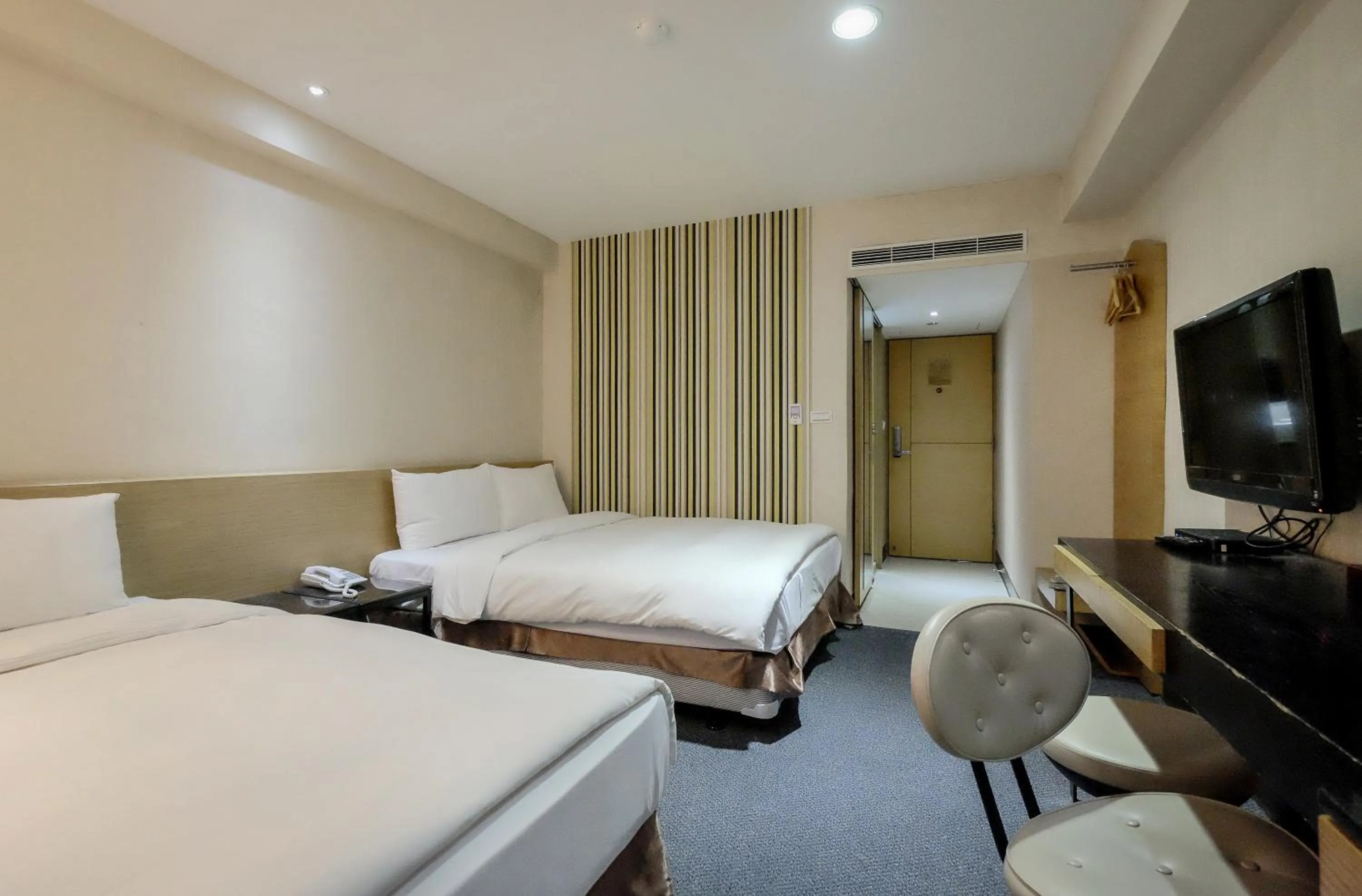 Bedroom, Bed in Country Garden Hotel