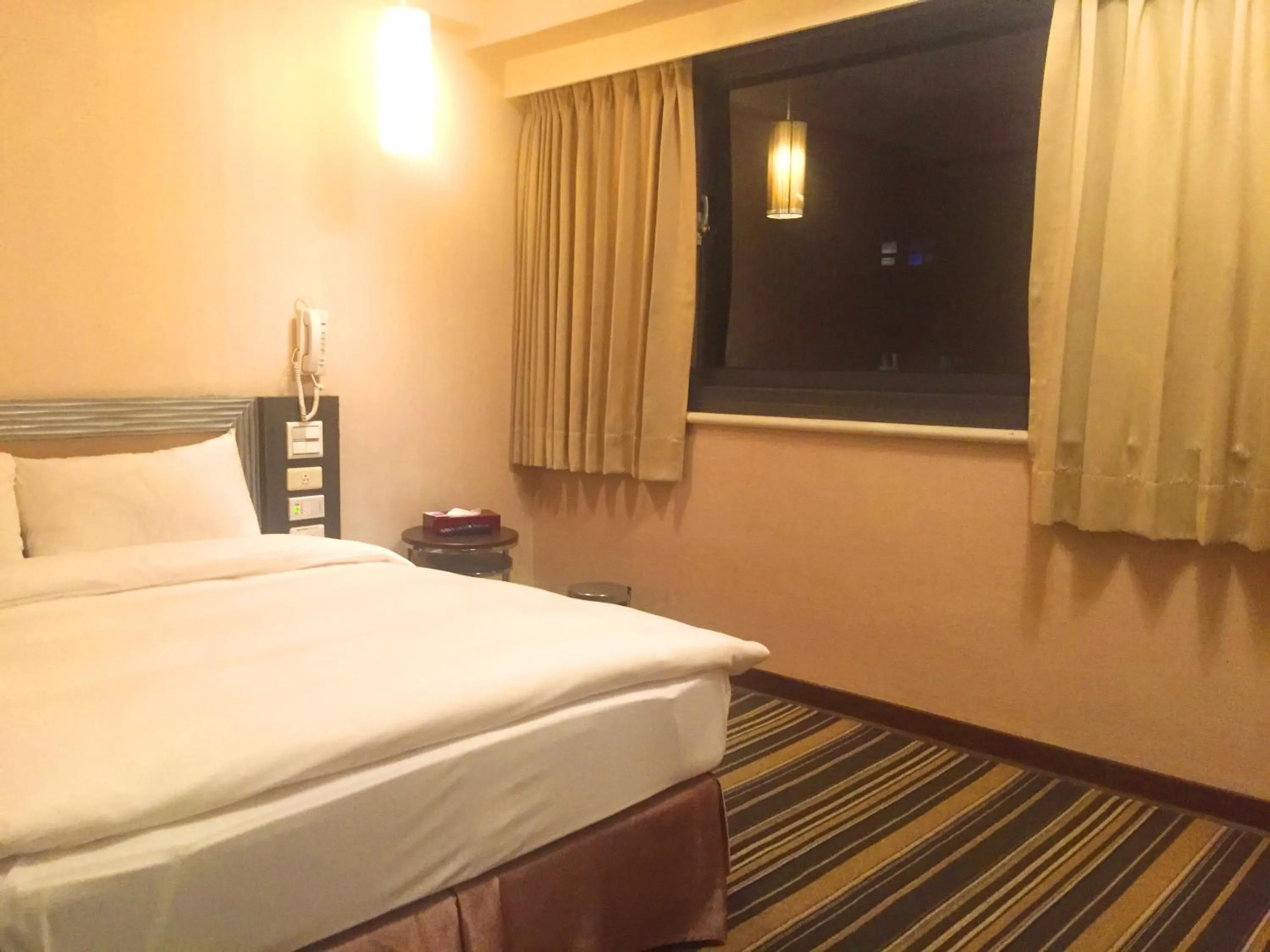 Bedroom, Bed in Country Garden Hotel