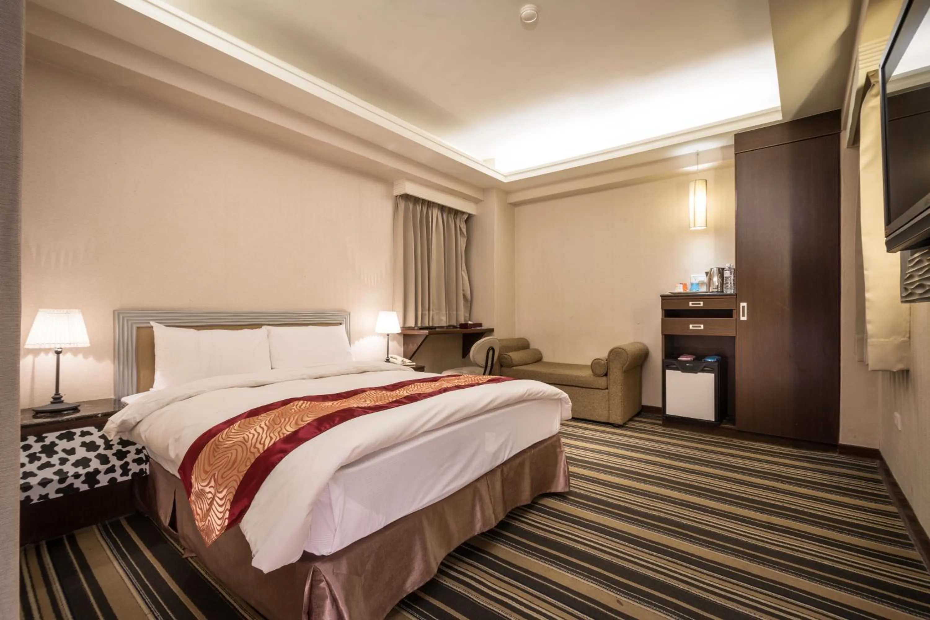 Photo of the whole room, Bed in Country Garden Hotel