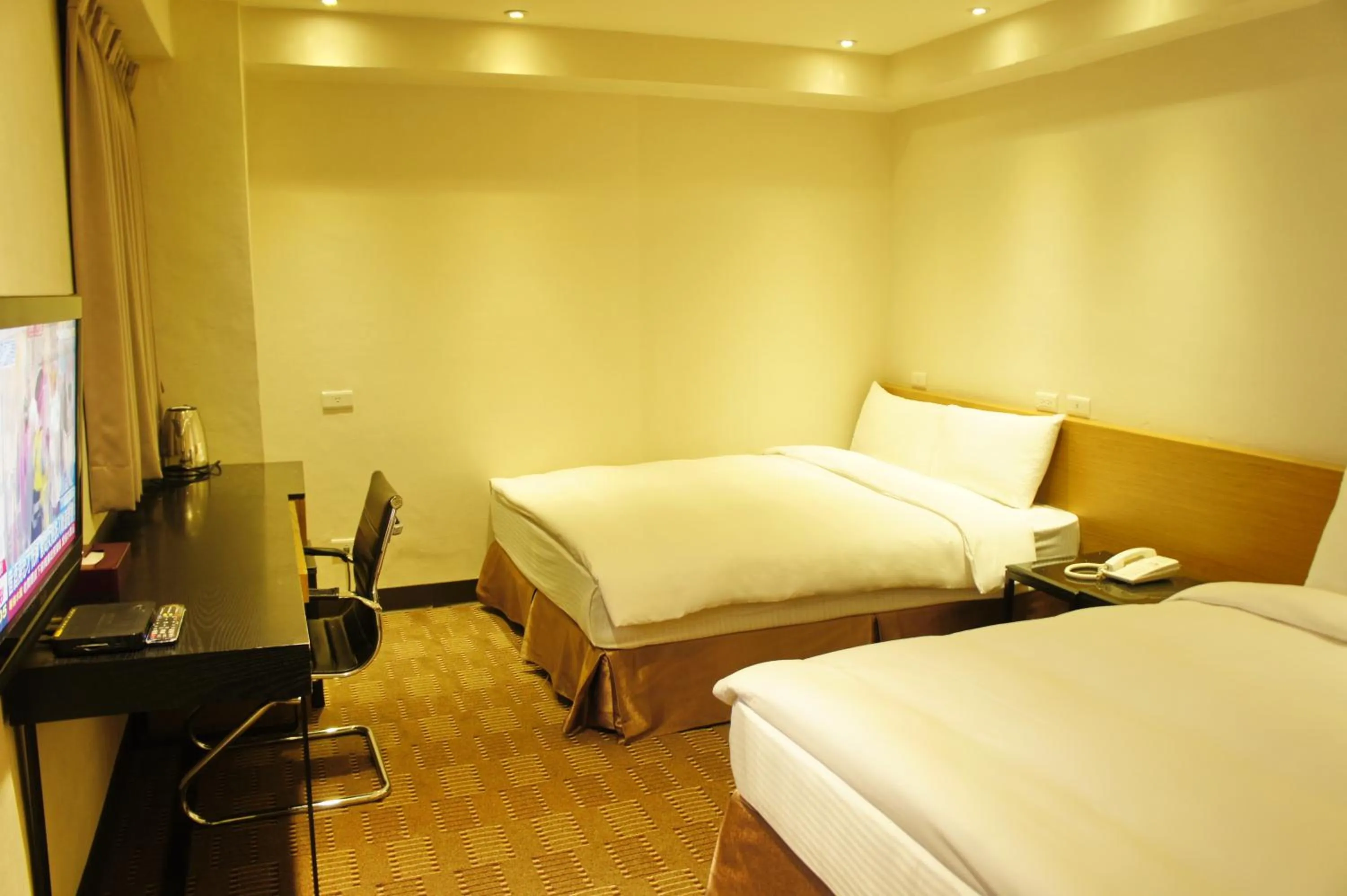 Bedroom, Bed in Country Garden Hotel