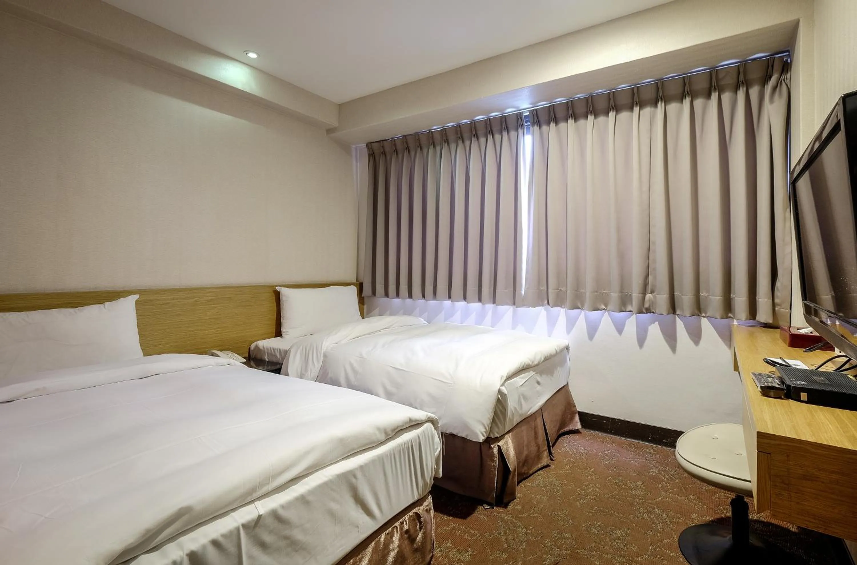 Bedroom, Bed in Country Garden Hotel