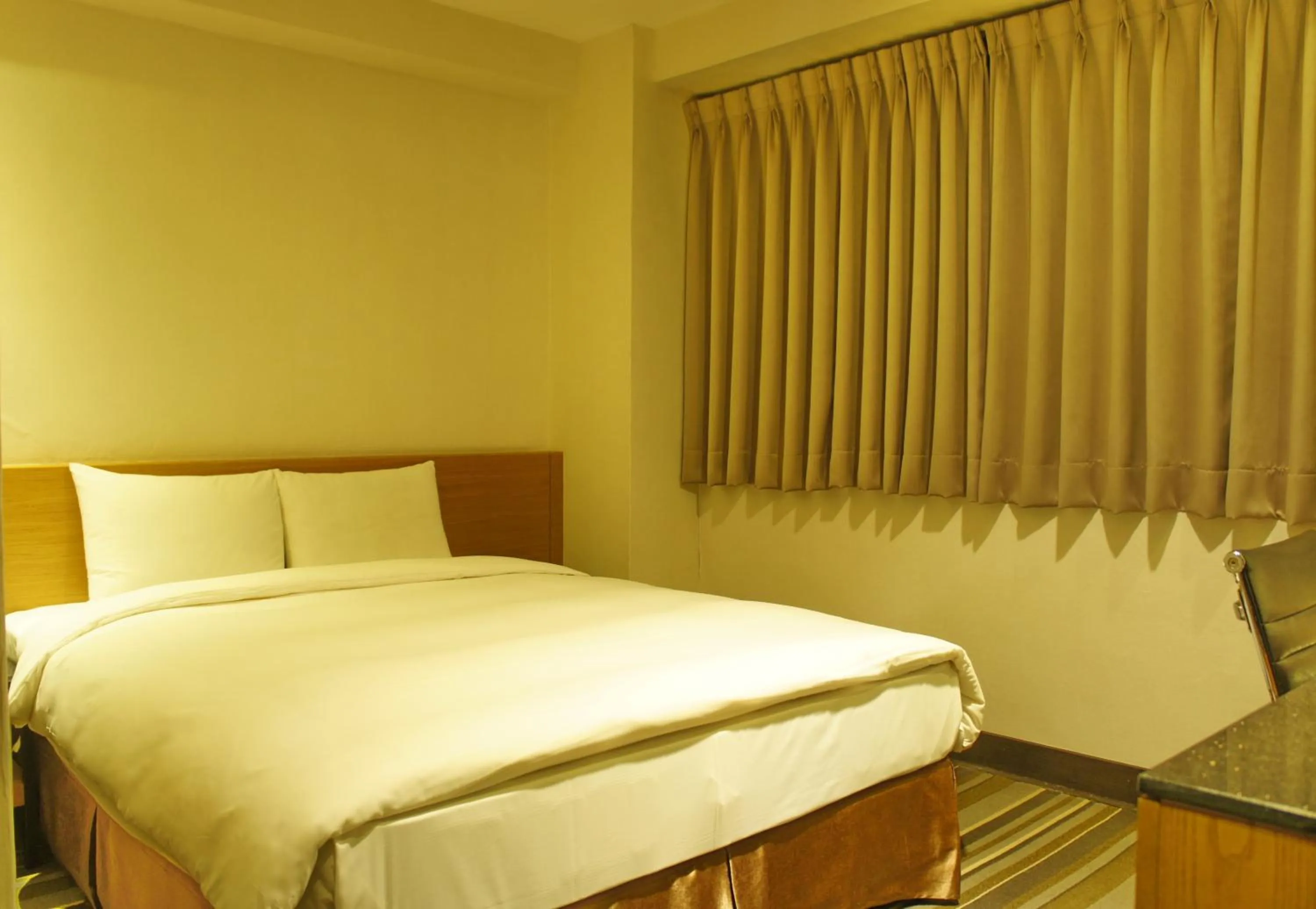 Bedroom, Bed in Country Garden Hotel