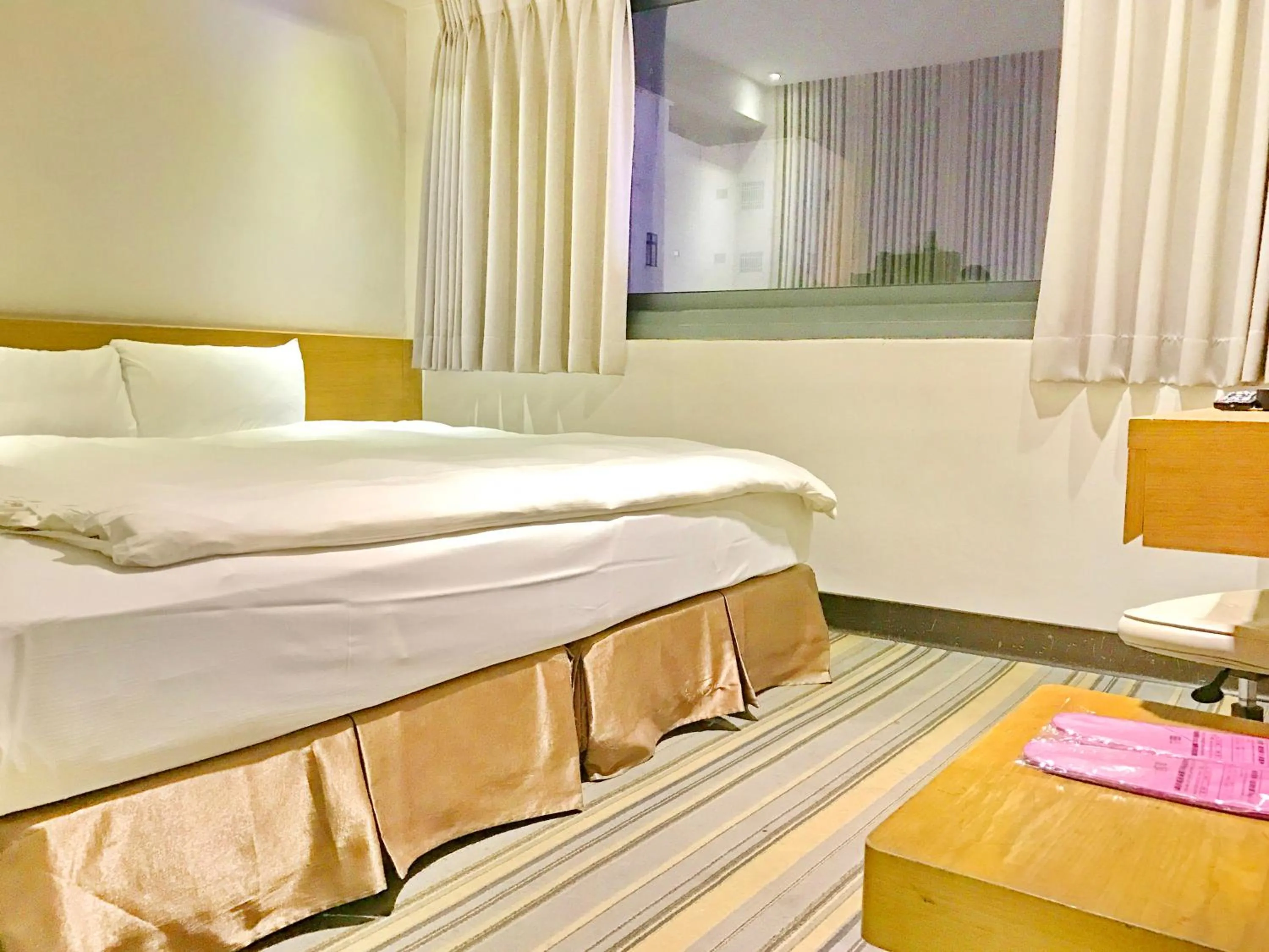 Bedroom, Bed in Country Garden Hotel