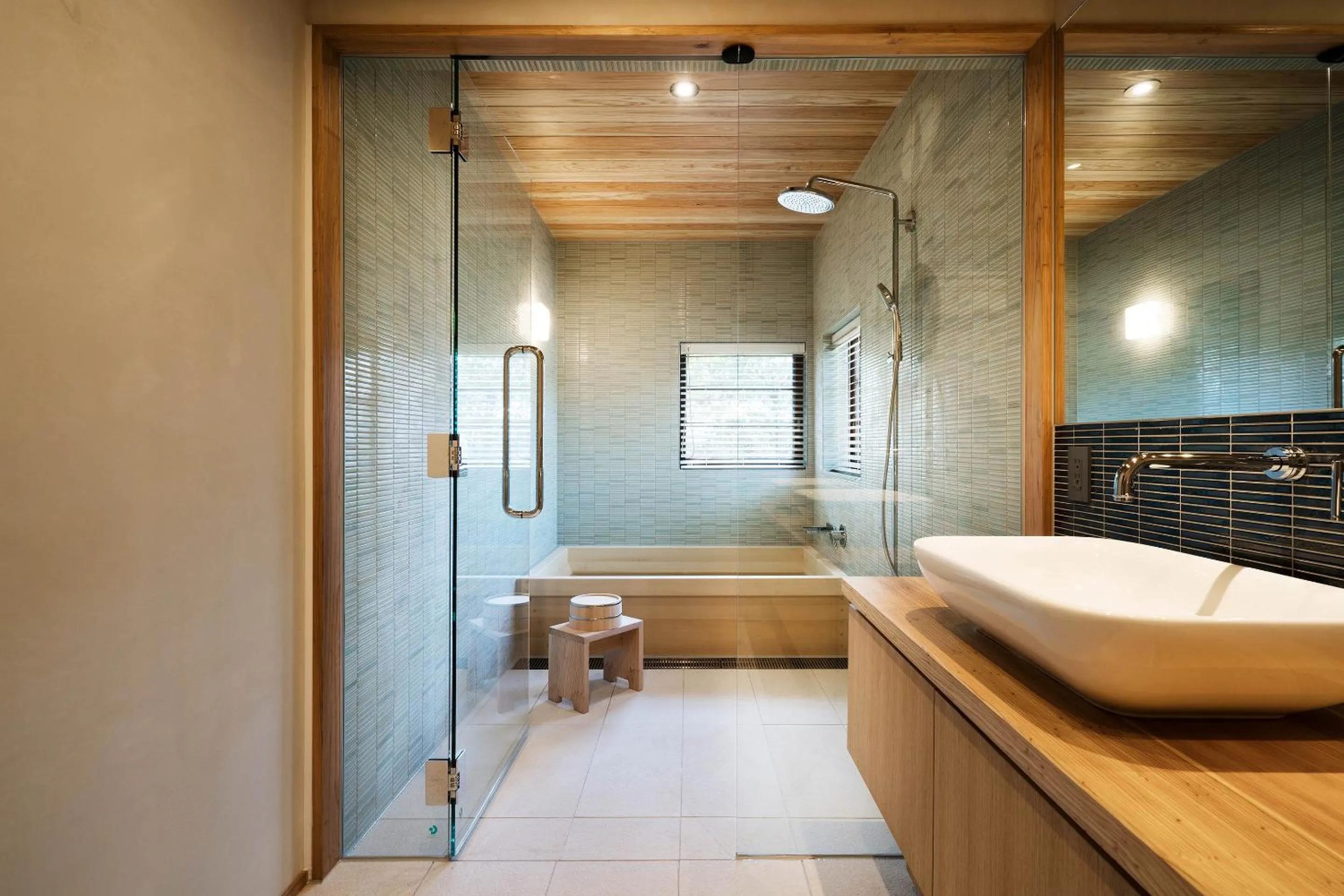 Bathroom in Kiraku Obi