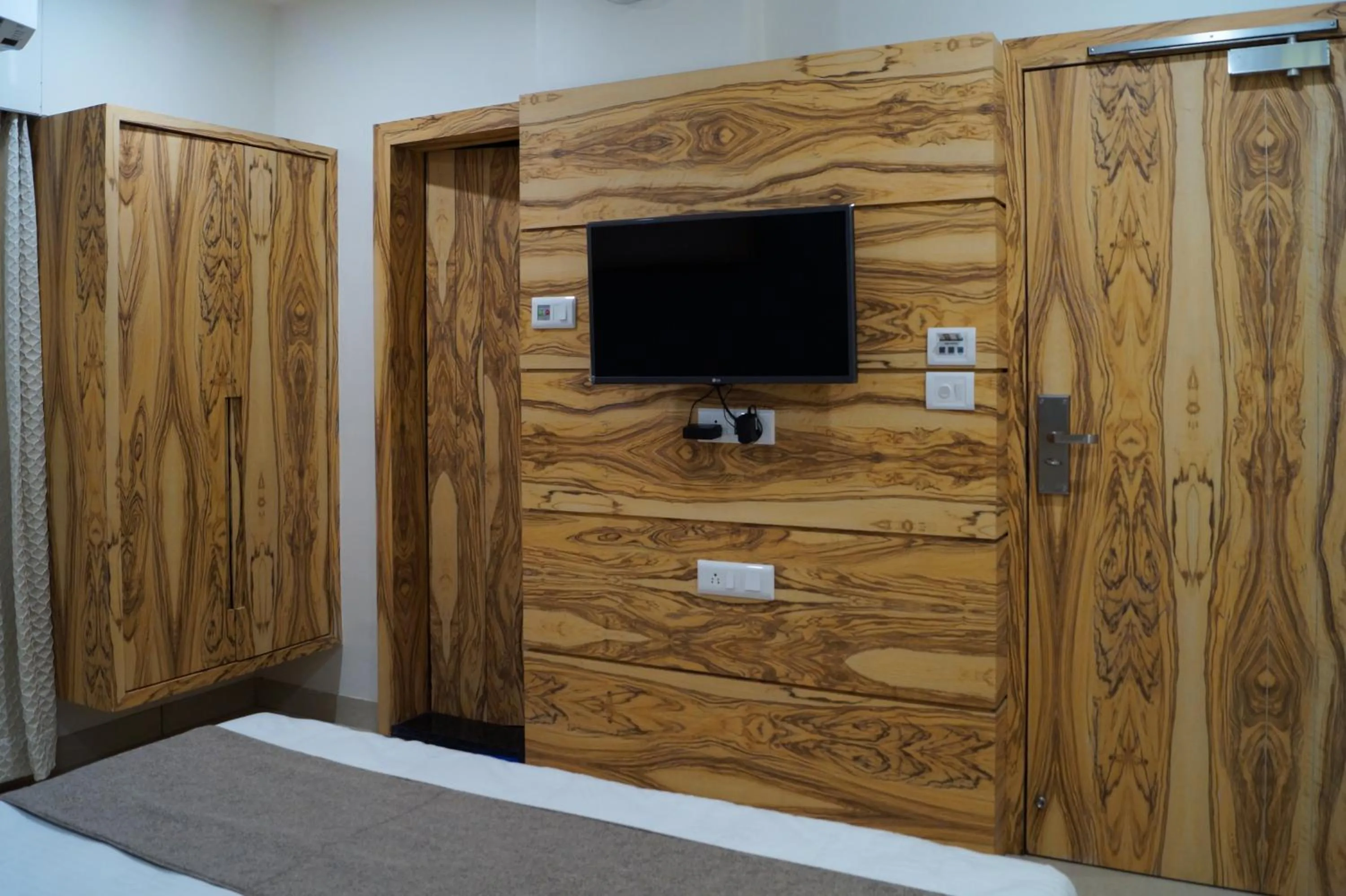 TV and multimedia in Hotel Midtown