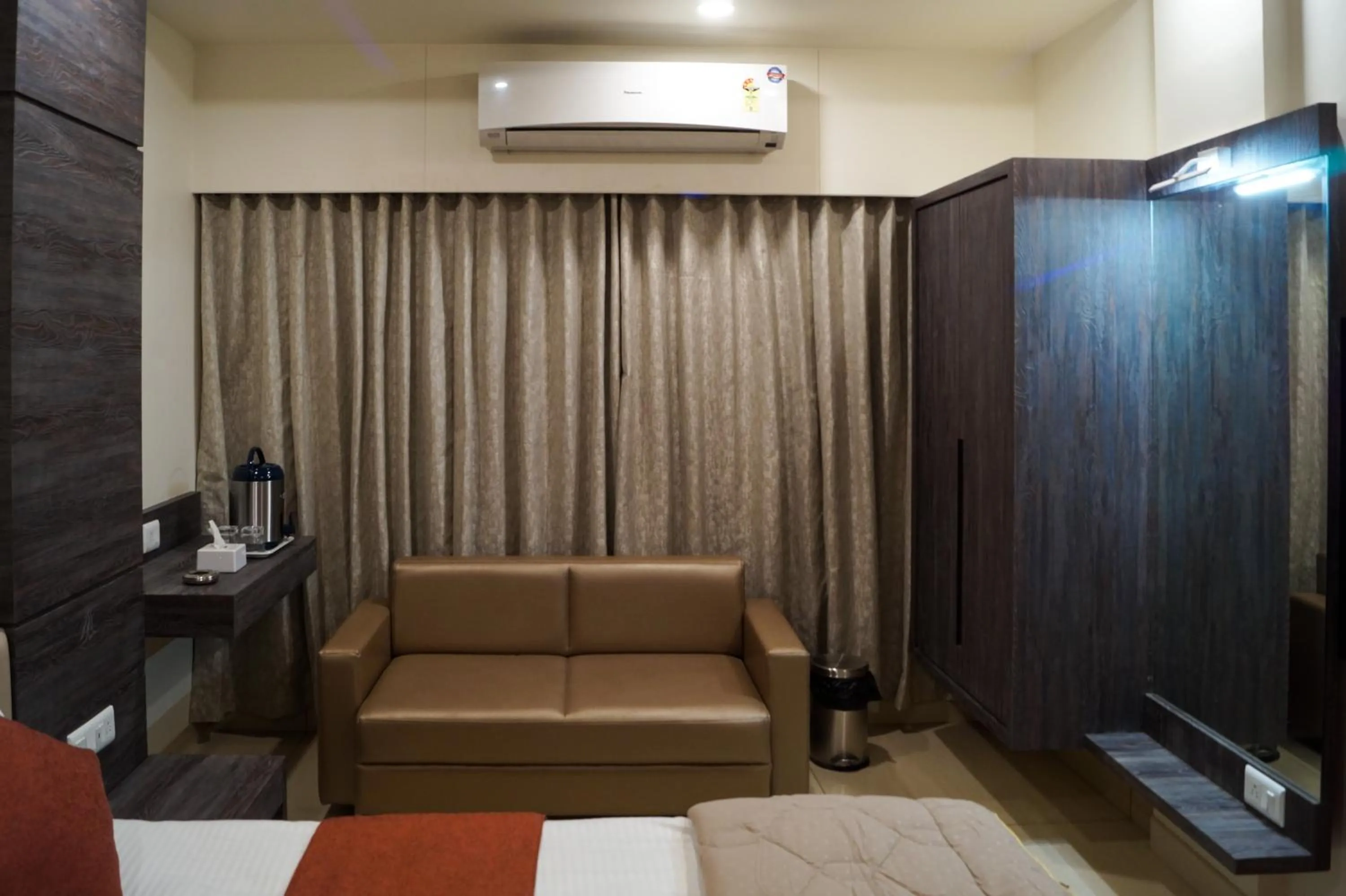 Bed in Hotel Midtown