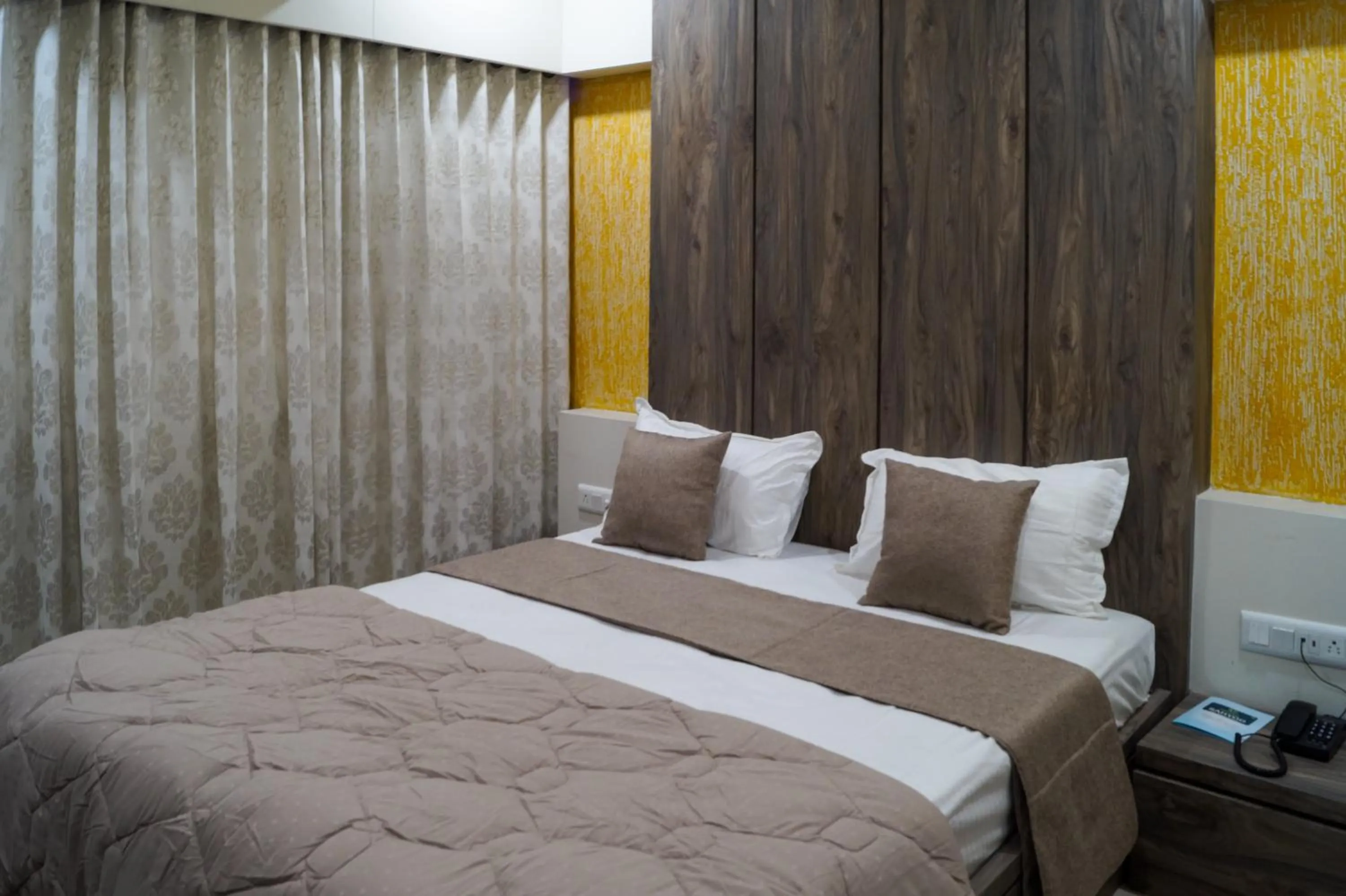 Bedroom, Bed in Hotel Midtown