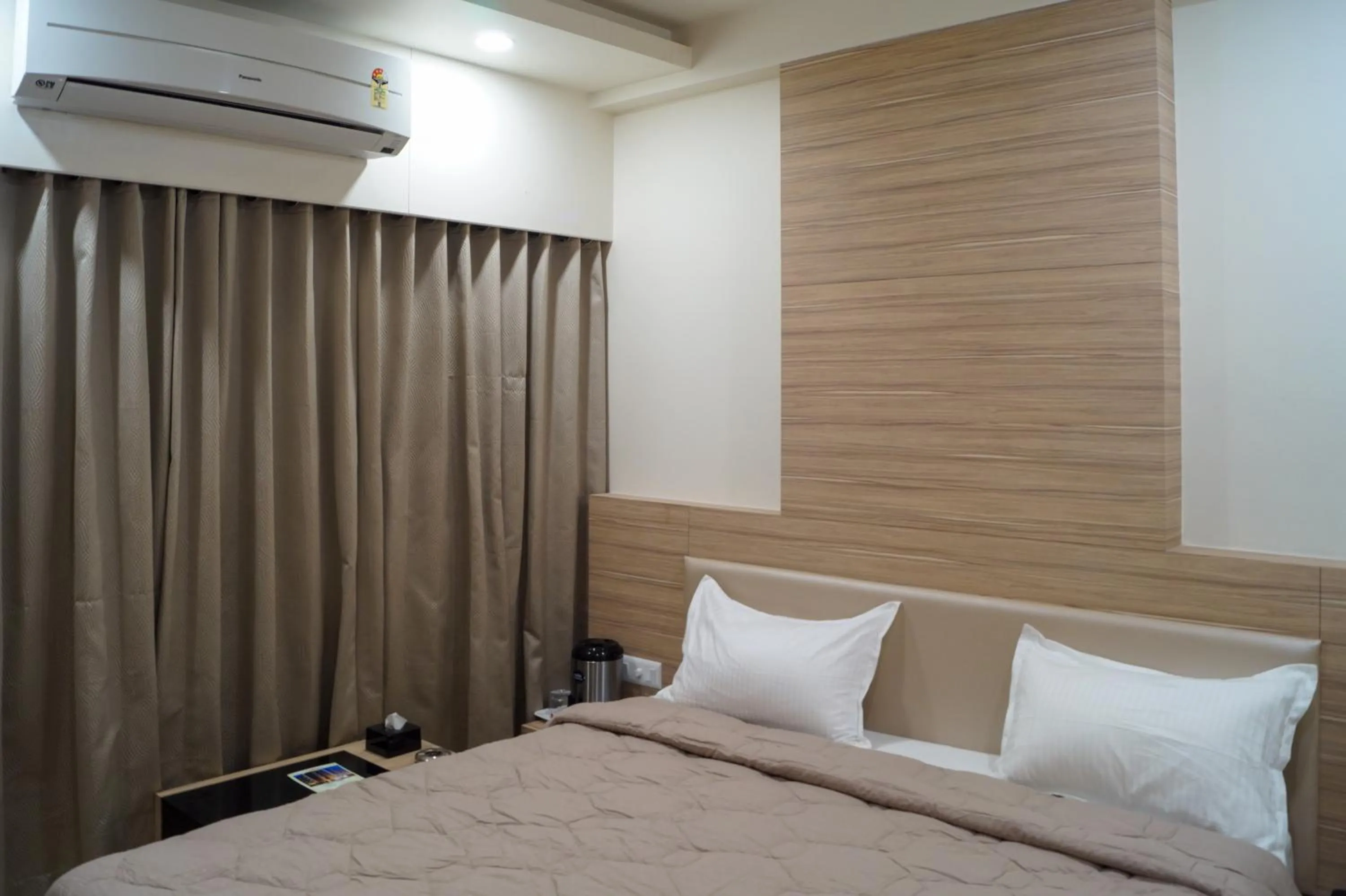 Bedroom, Bed in Hotel Midtown