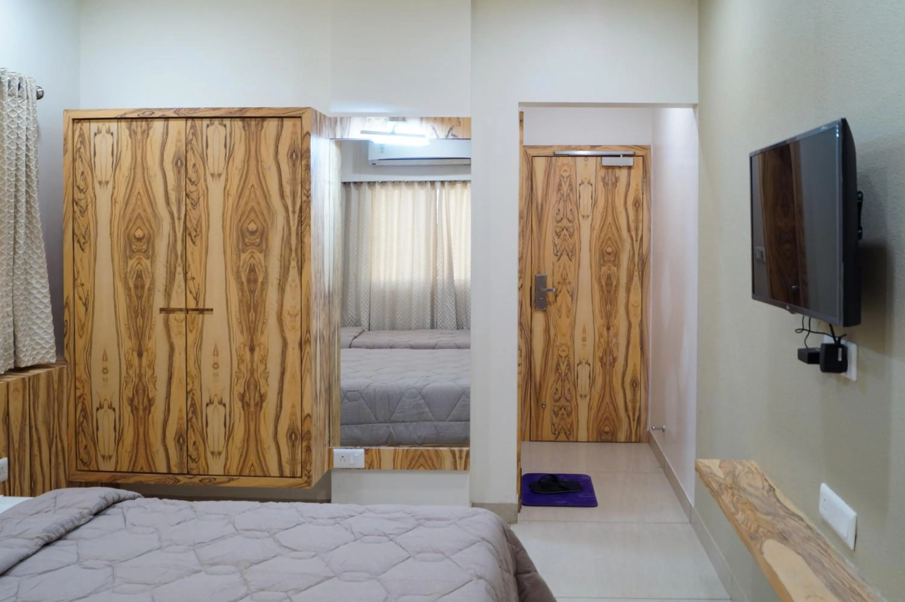 Photo of the whole room, Bed in Hotel Midtown