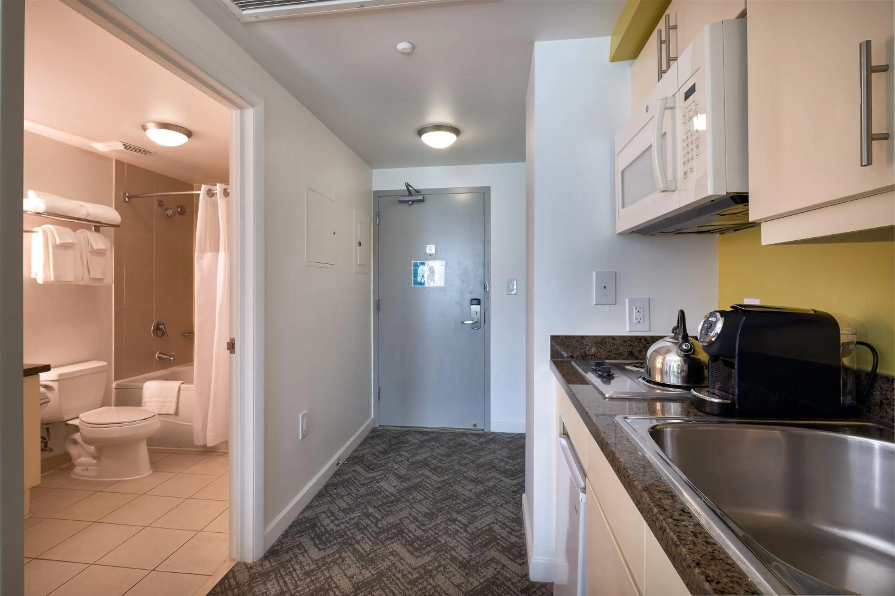 Toilet in Hotel Arya BW Premier Collection