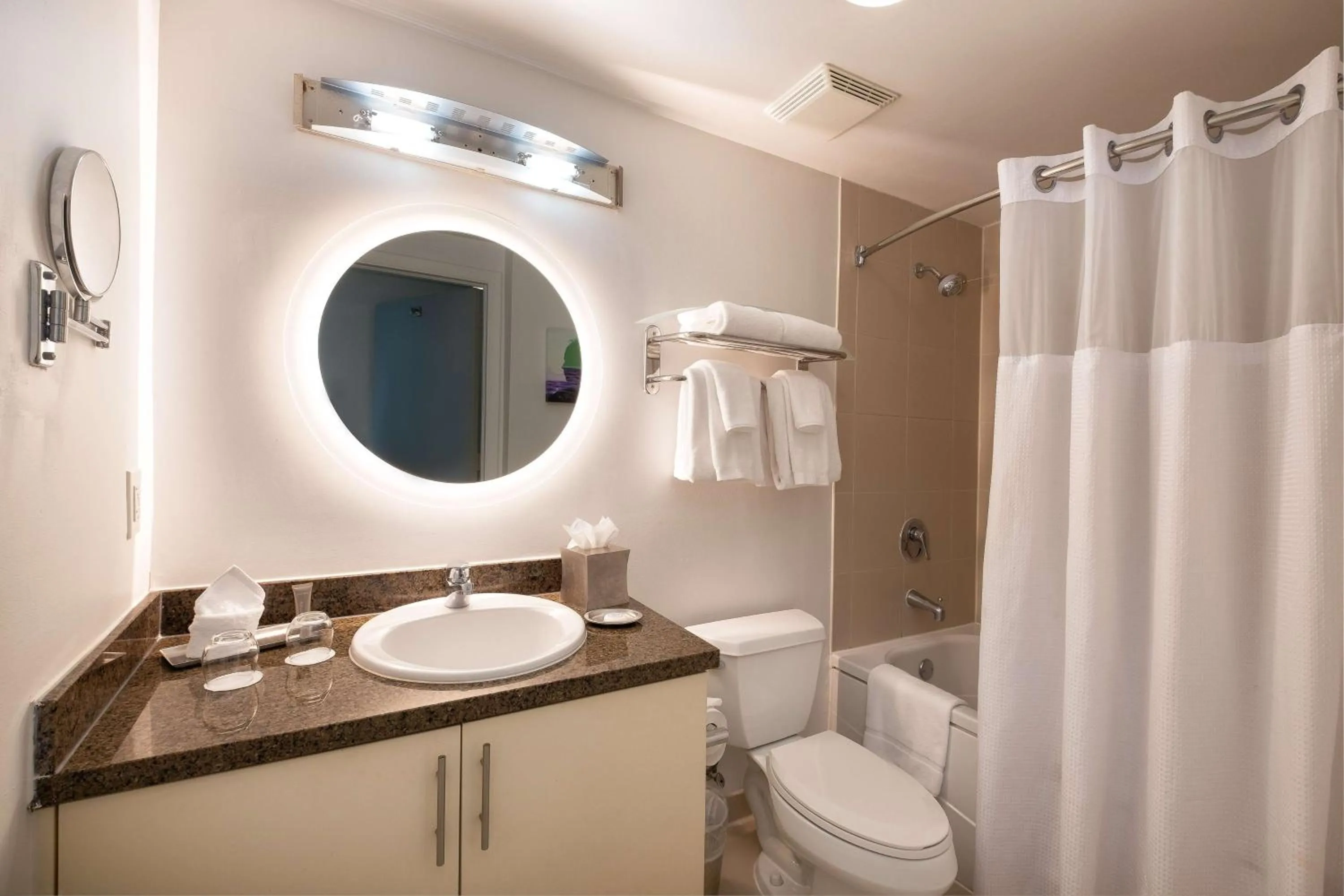 Bathroom in Hotel Arya BW Premier Collection