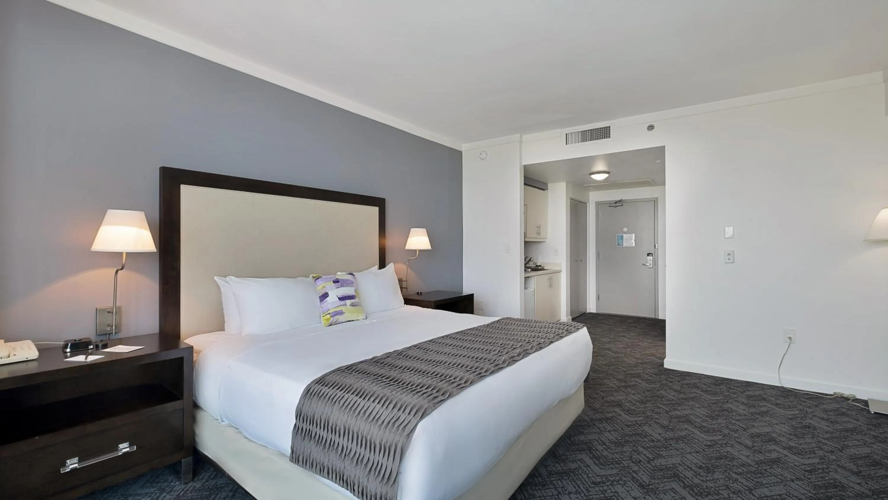 Bed in Hotel Arya BW Premier Collection