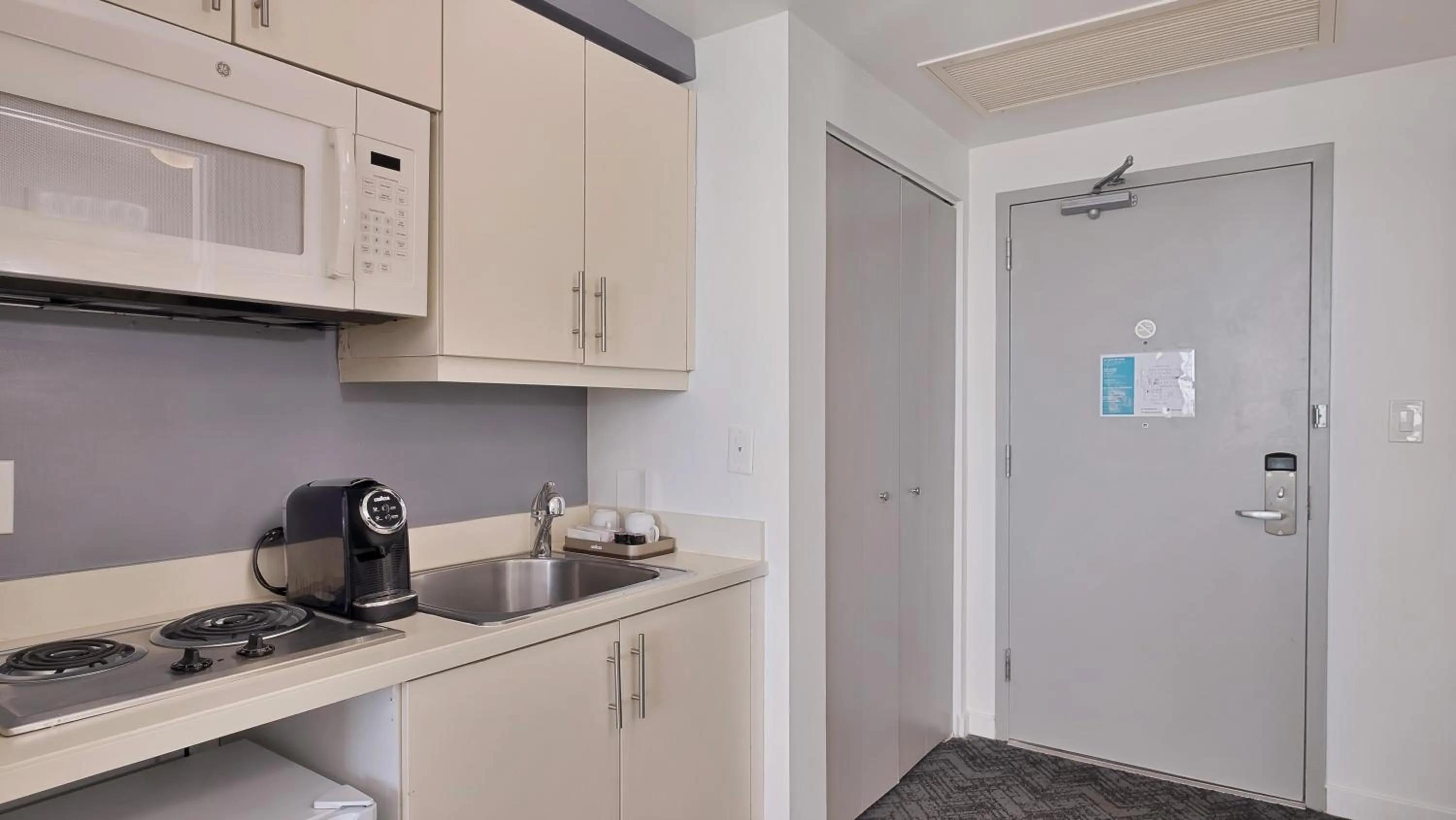 Kitchen or kitchenette in Hotel Arya BW Premier Collection