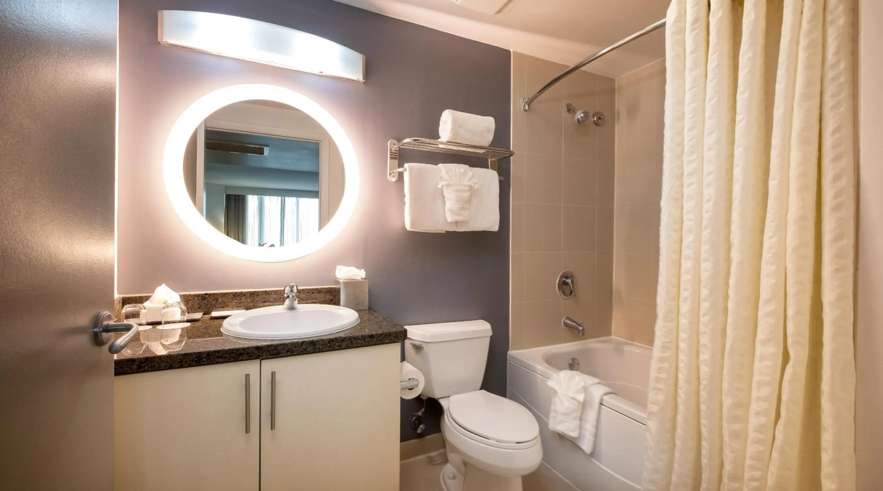 Bathroom in Hotel Arya BW Premier Collection