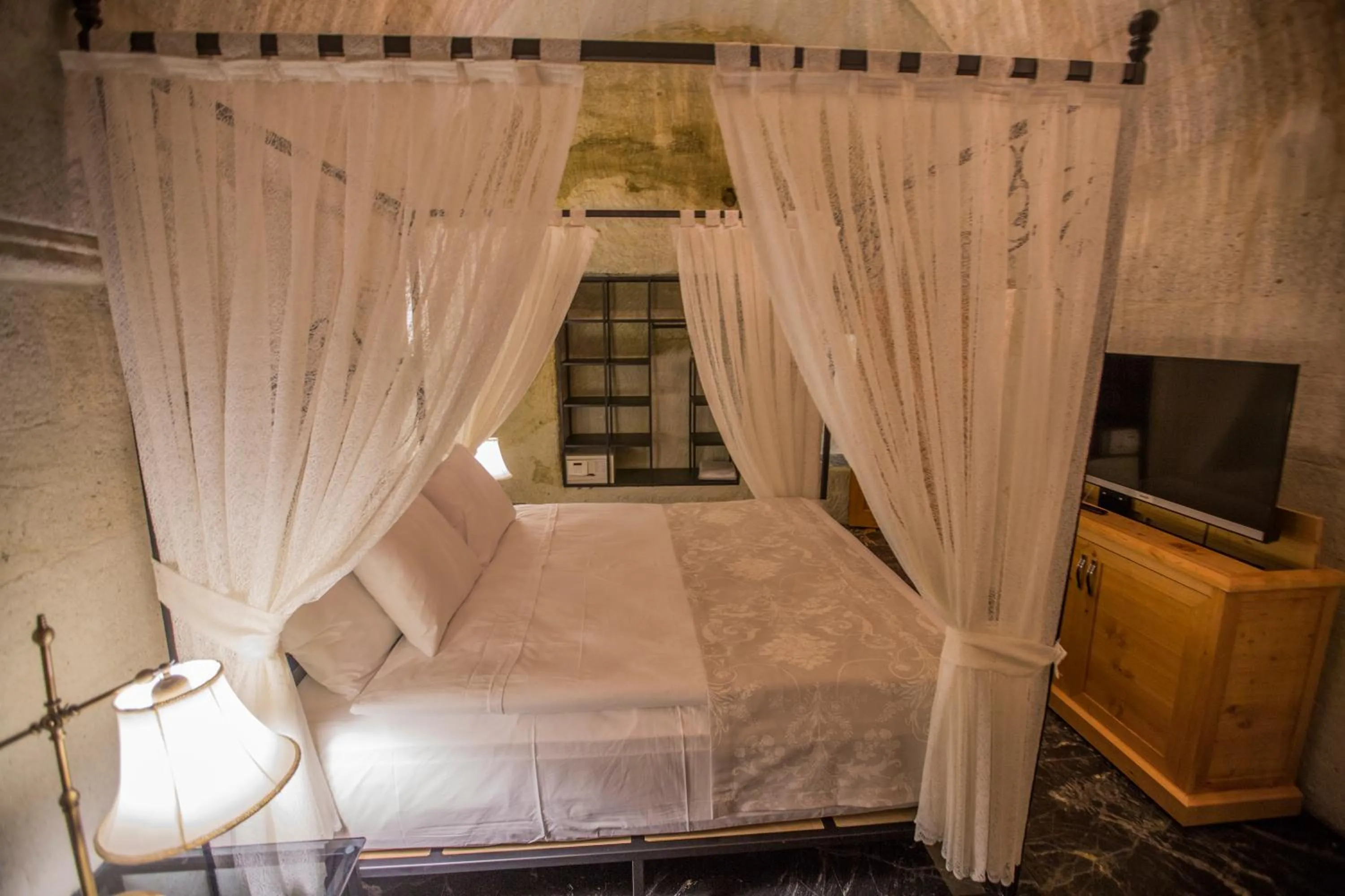 Bedroom, Bed in Agarta Cave Hotel