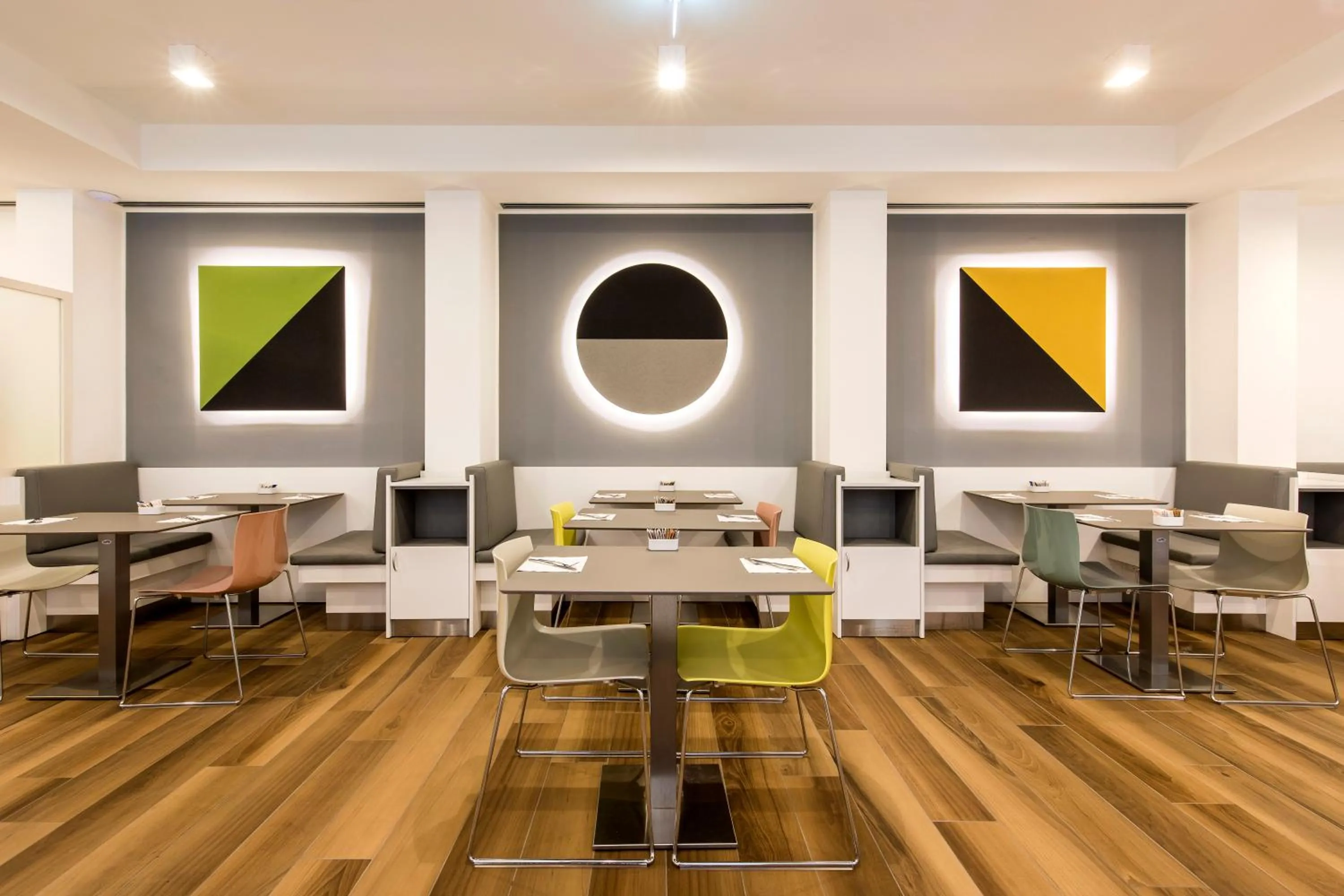 Seating area in 43 Station Hotel