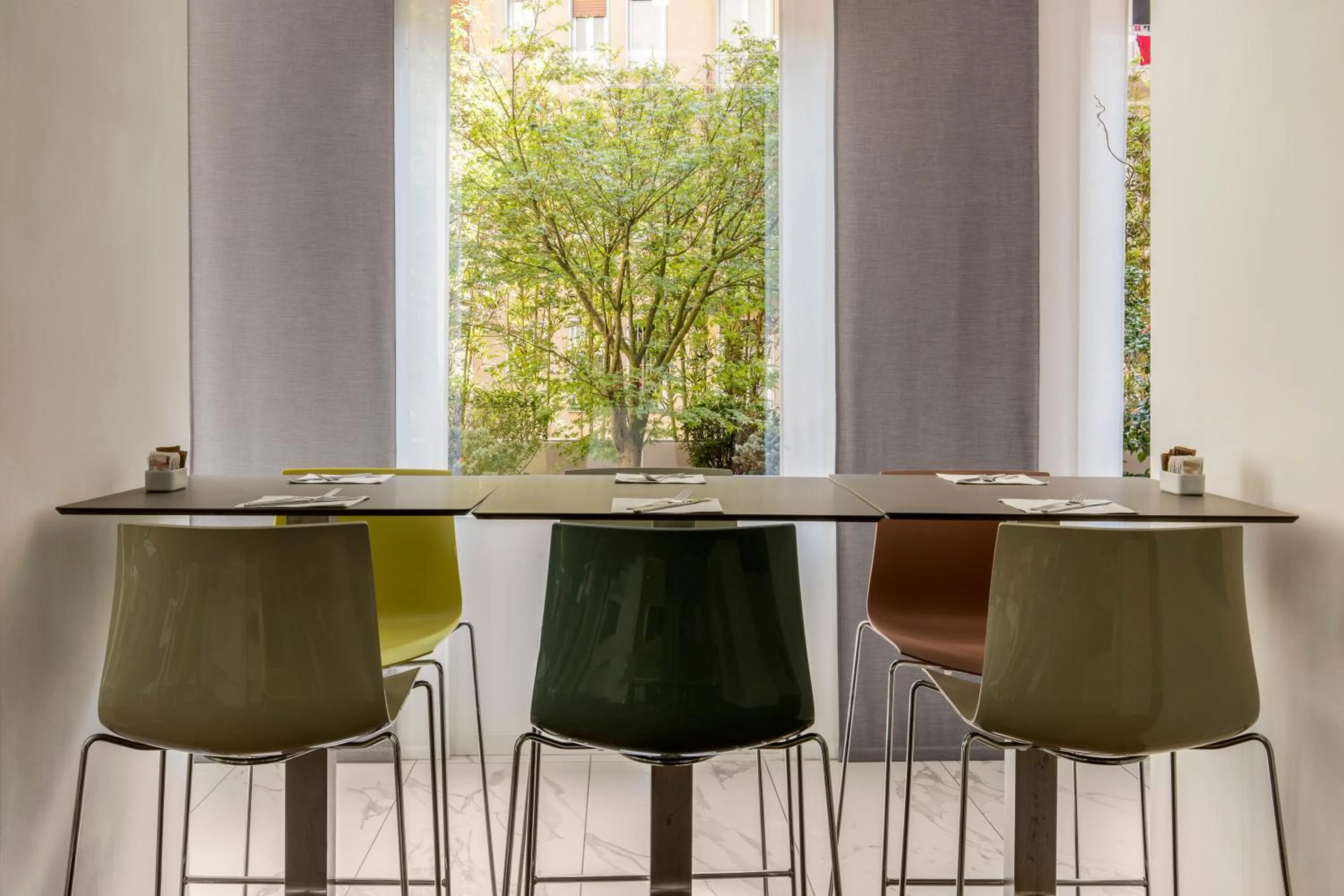 Seating area in 43 Station Hotel