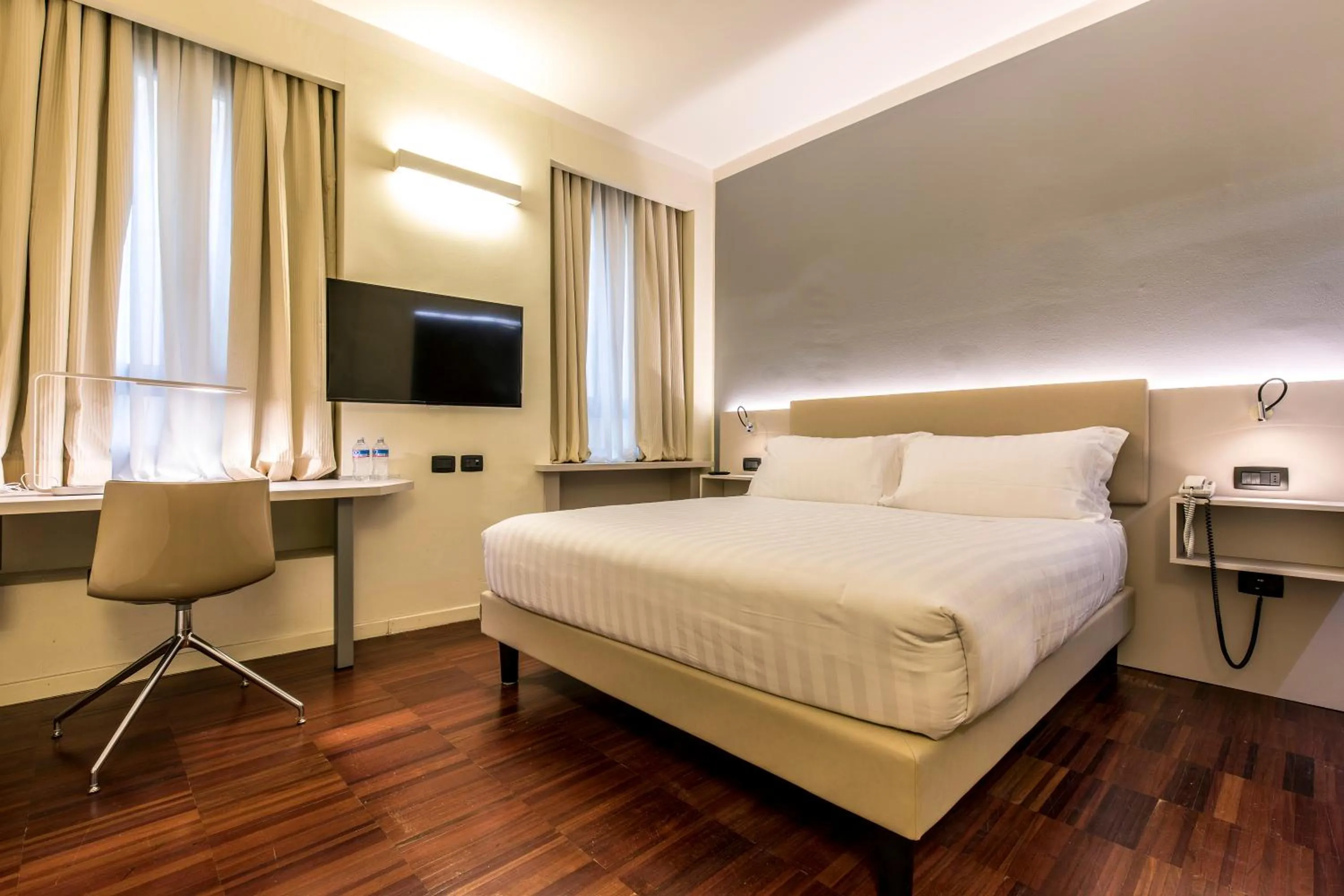 Bed in 43 Station Hotel