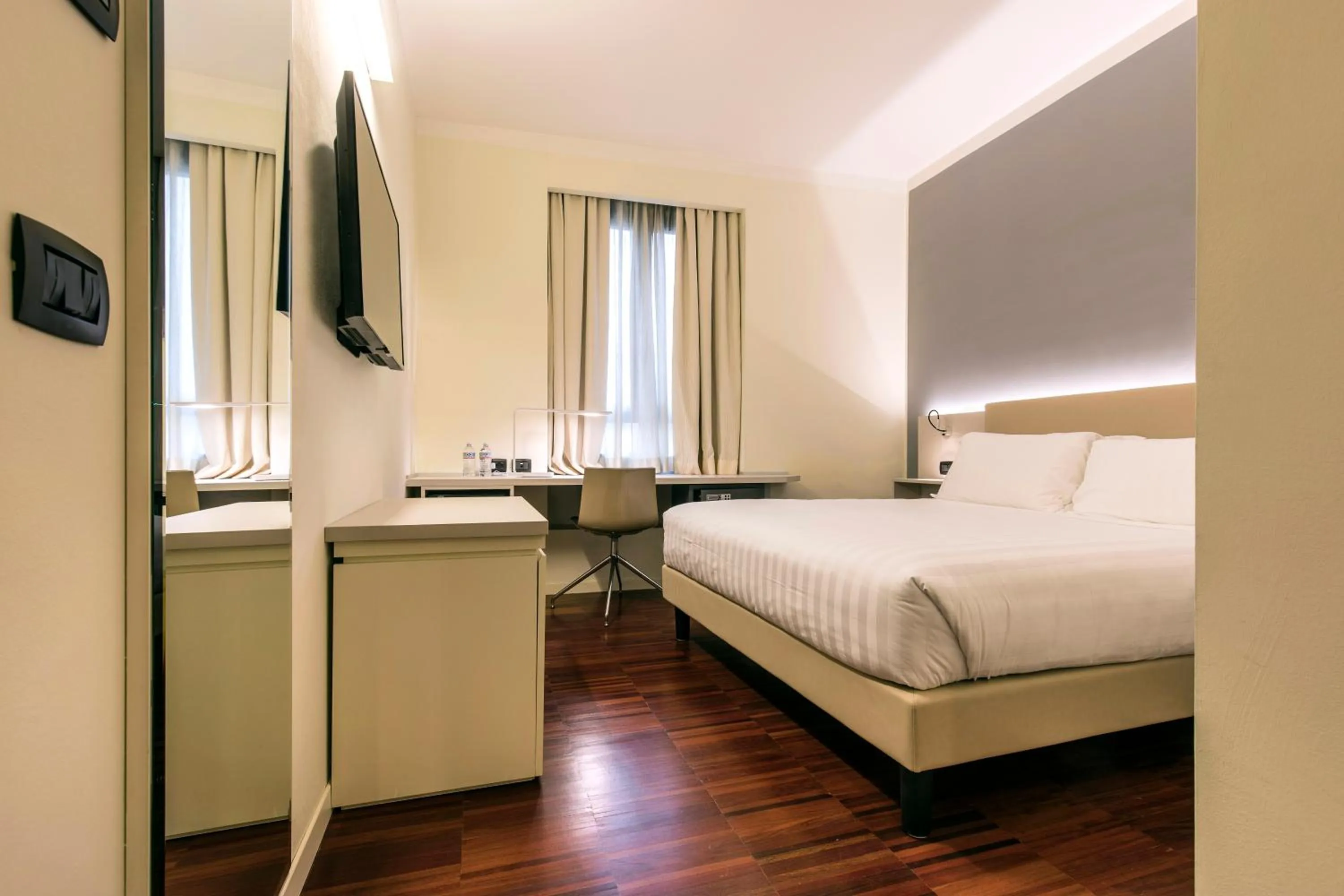 Bed in 43 Station Hotel