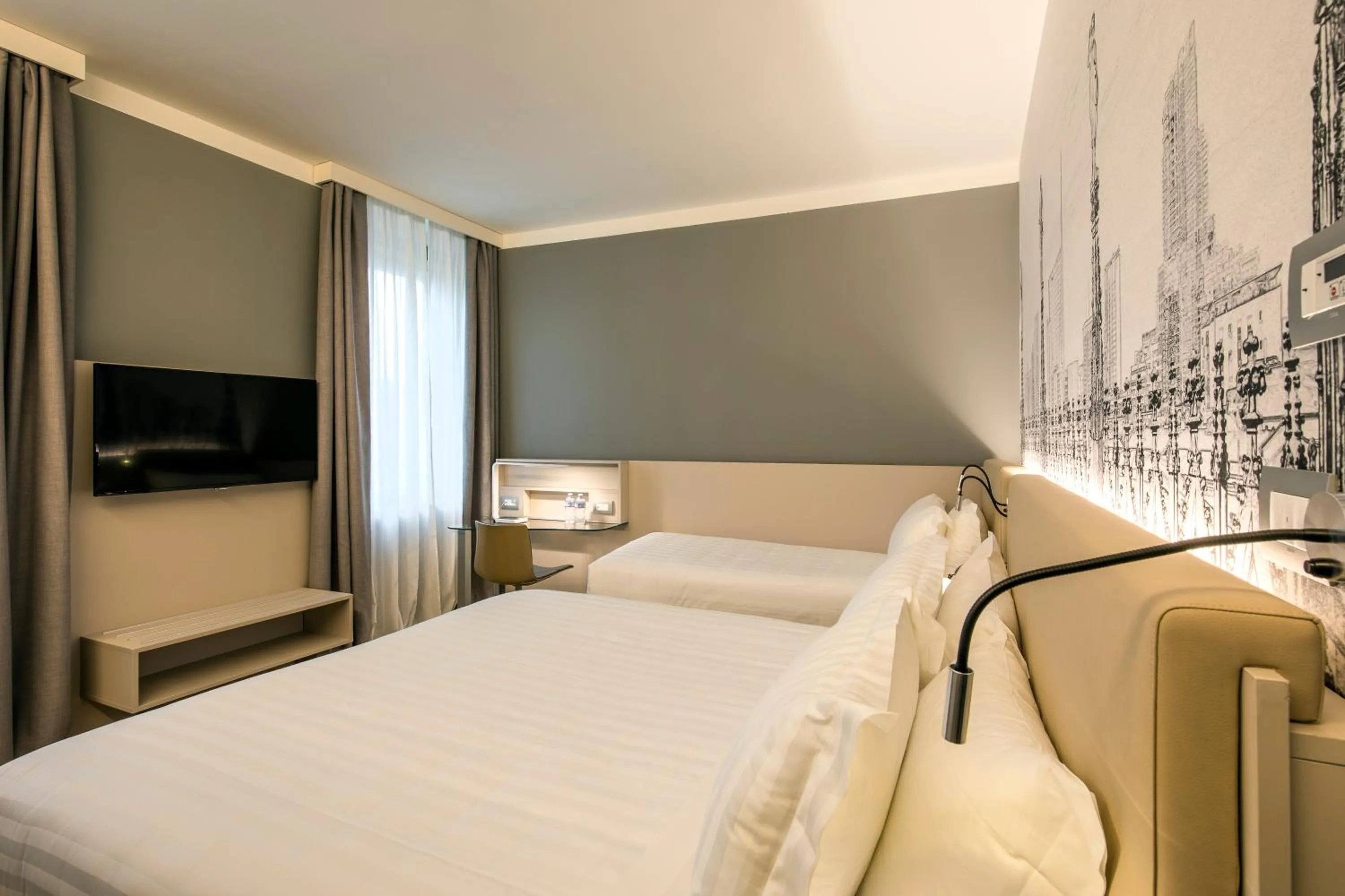 Bed in 43 Station Hotel