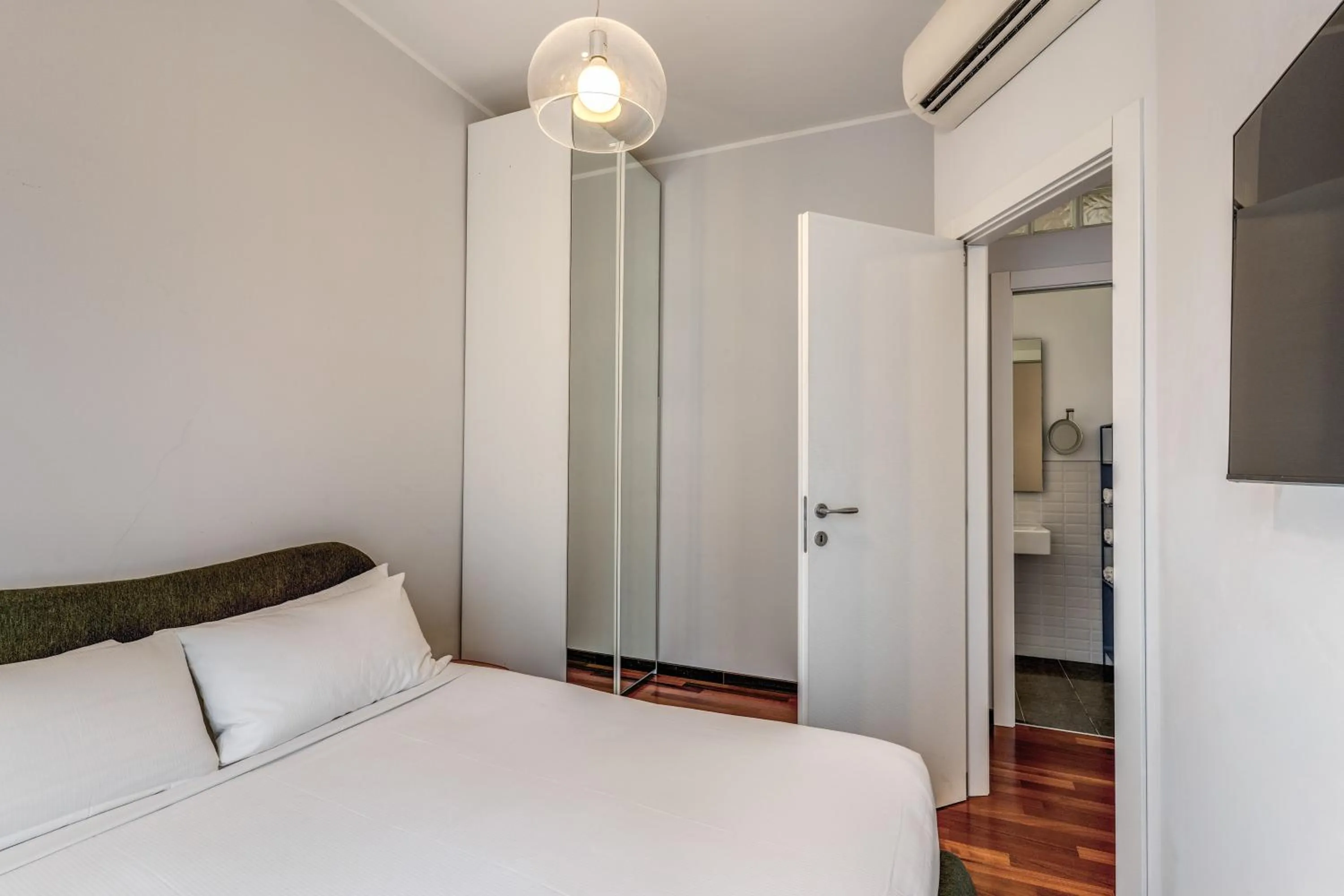 Bed in 43 Station Hotel