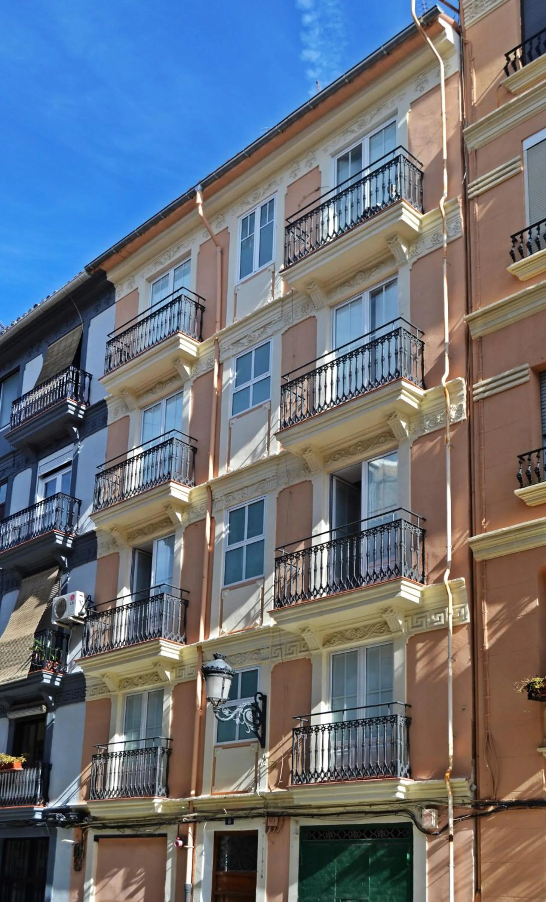Facade/entrance in Botànic Apartaments