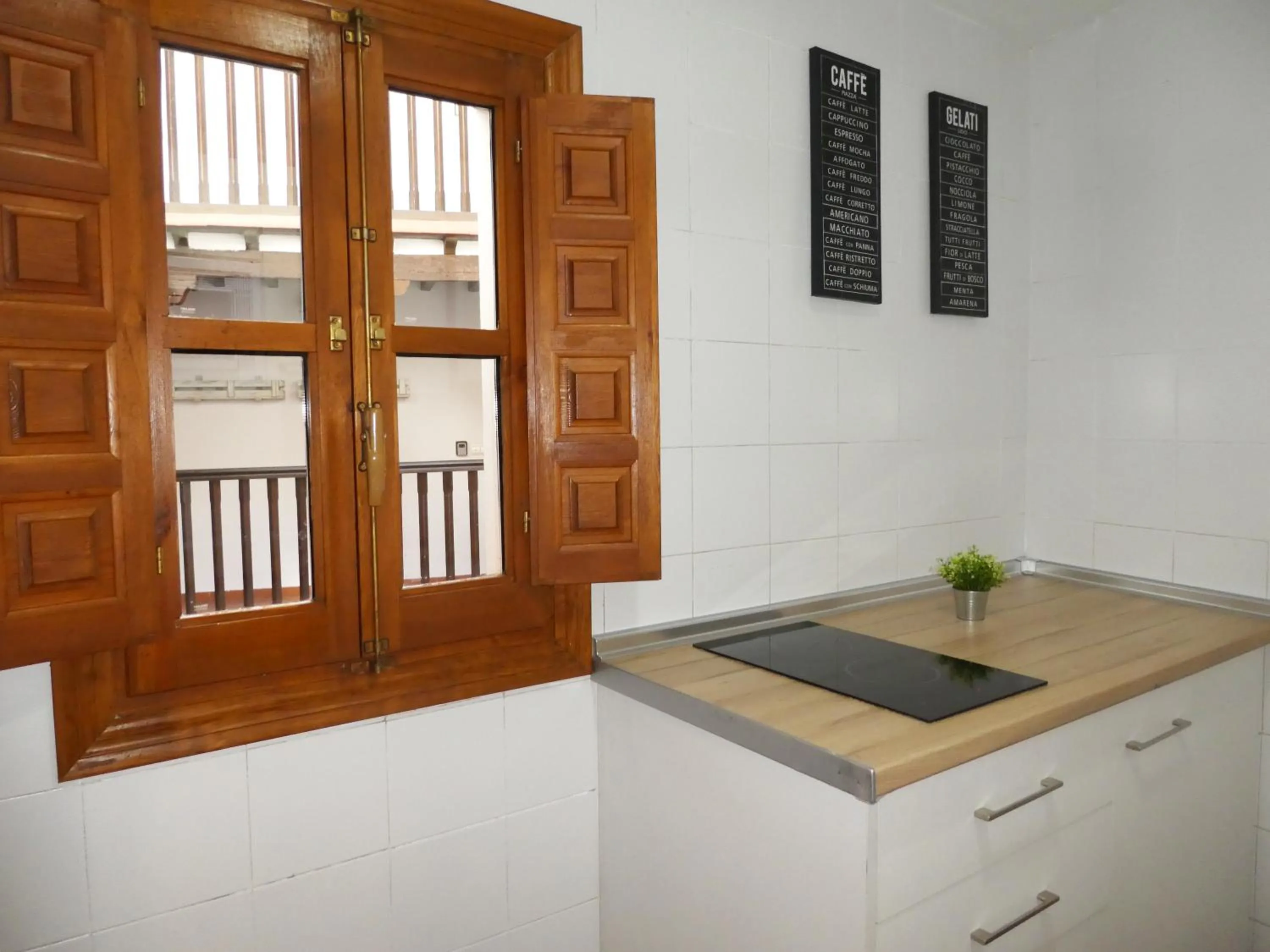 Kitchen or kitchenette in Apartamentos Nahira Suites 3000