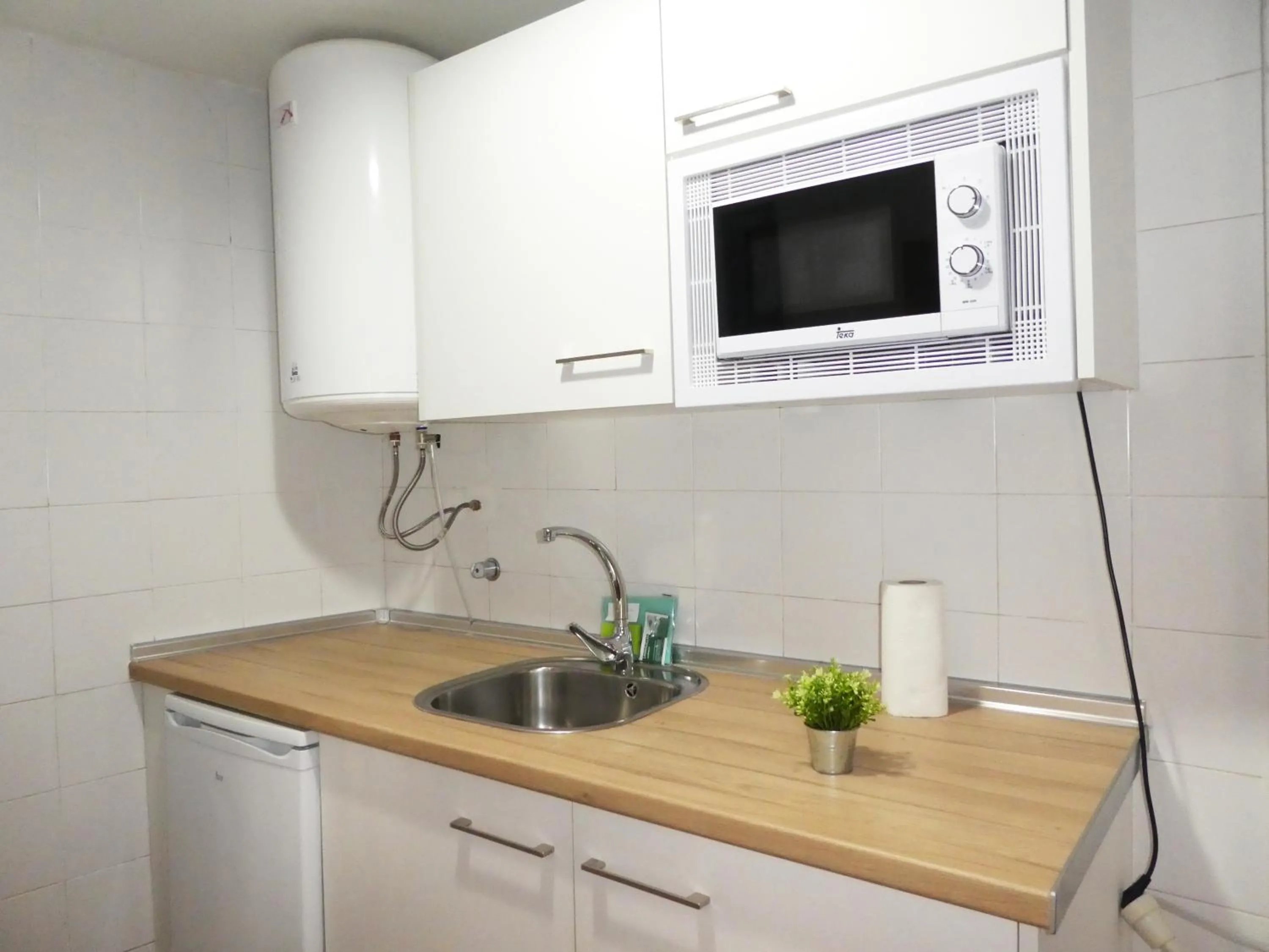 Kitchen or kitchenette in Apartamentos Nahira Suites 3000