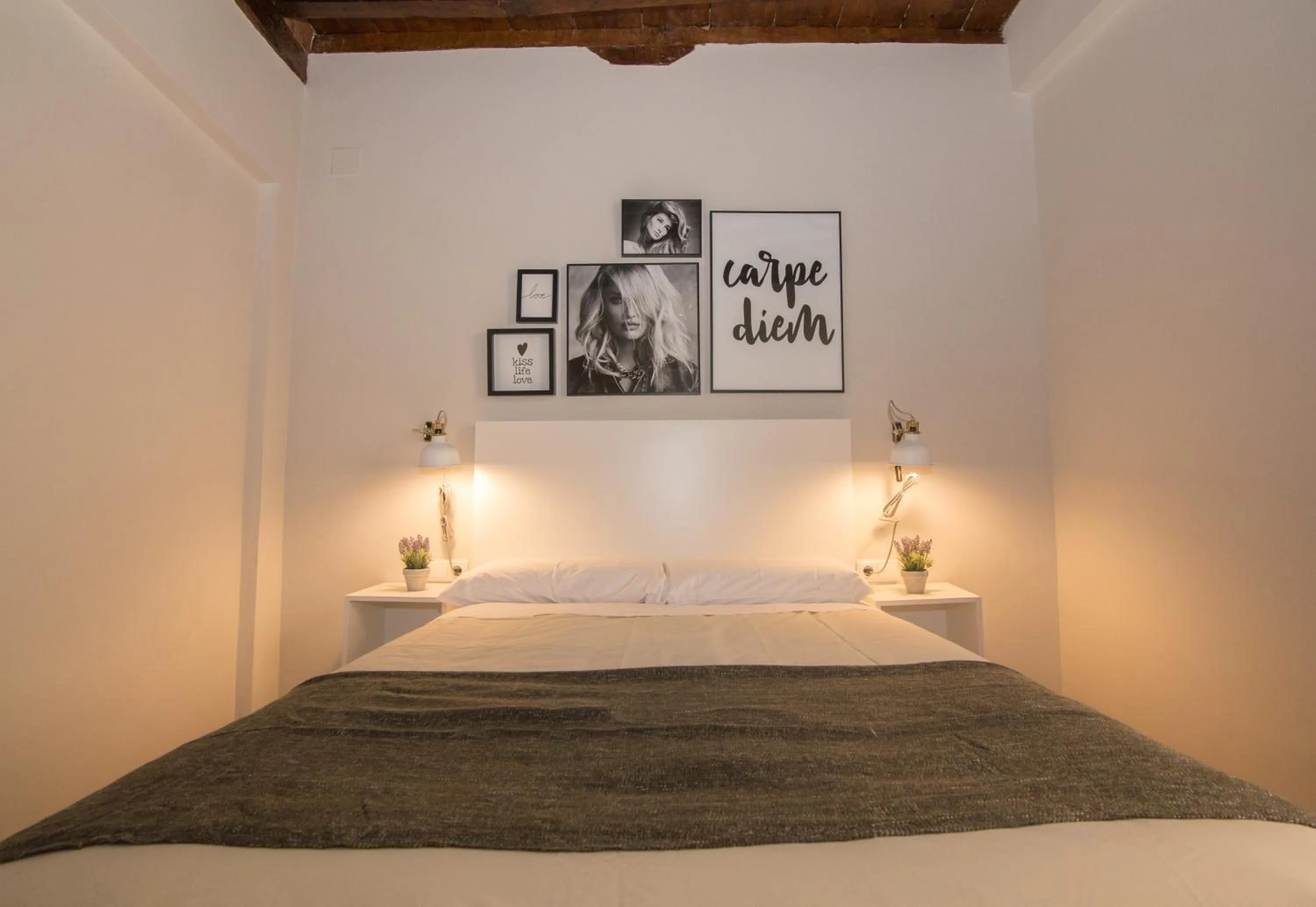 Bedroom, Bed in Apartamentos Nahira Suites 3000