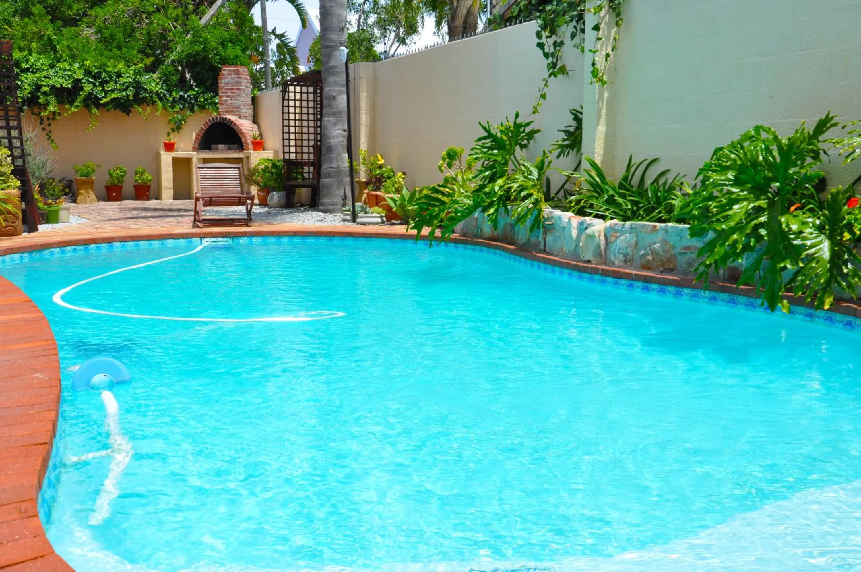 Swimming pool in Hermanus AT HOME