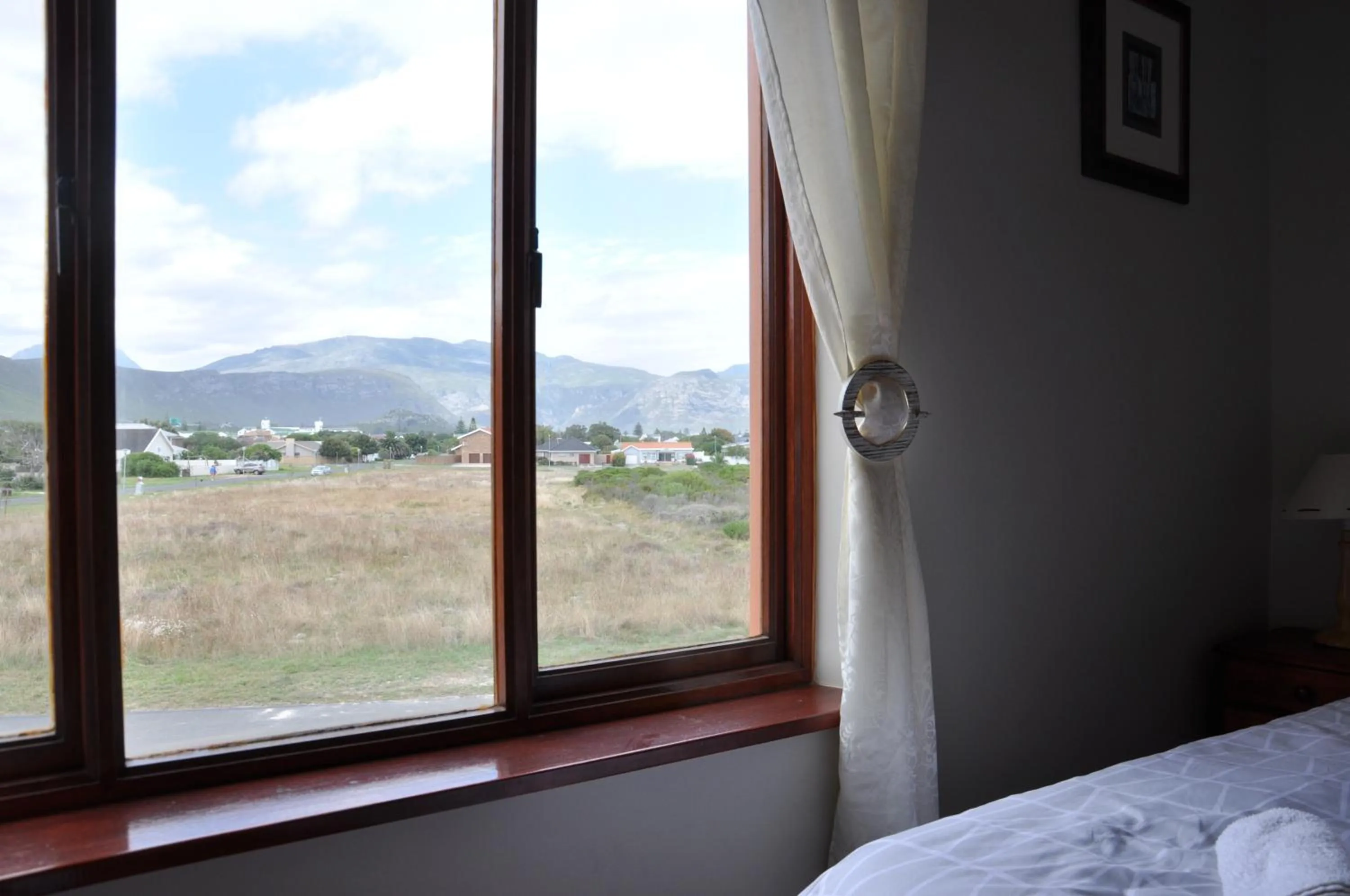 Mountain view in Hermanus AT HOME