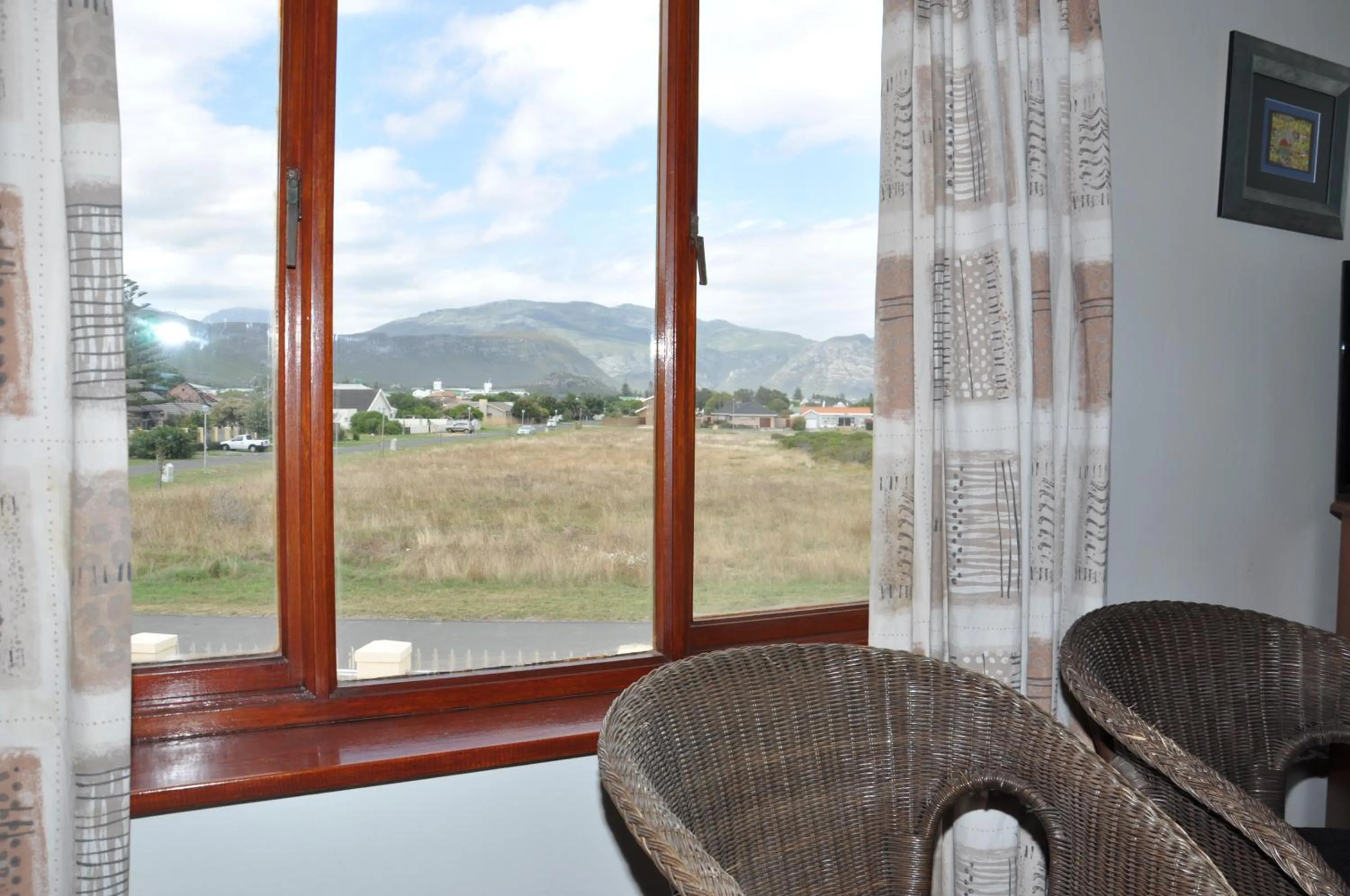 Mountain view in Hermanus AT HOME