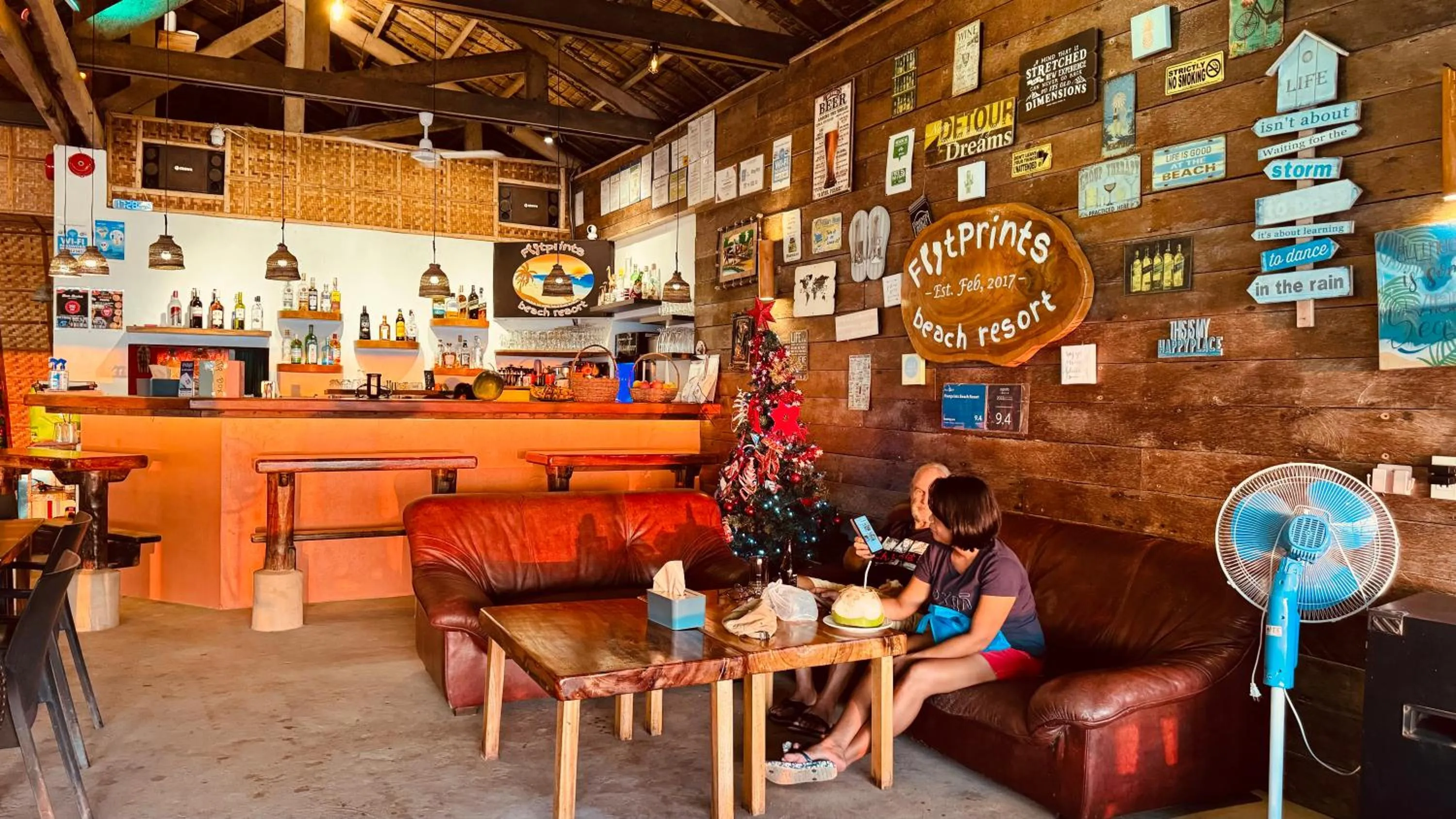 Restaurant/places to eat in Footprints Beach Resort