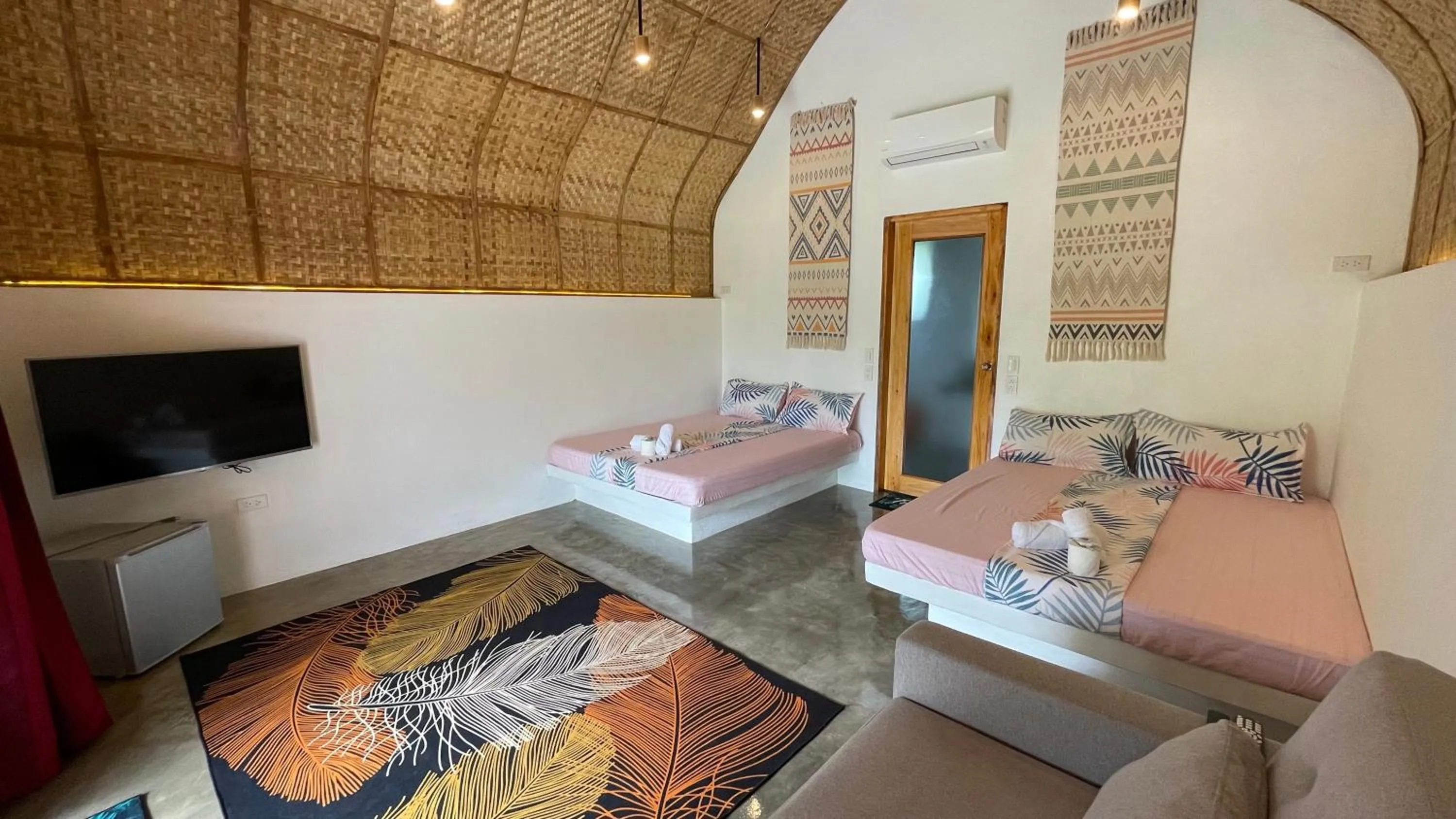 Photo of the whole room, Bed in Footprints Beach Resort